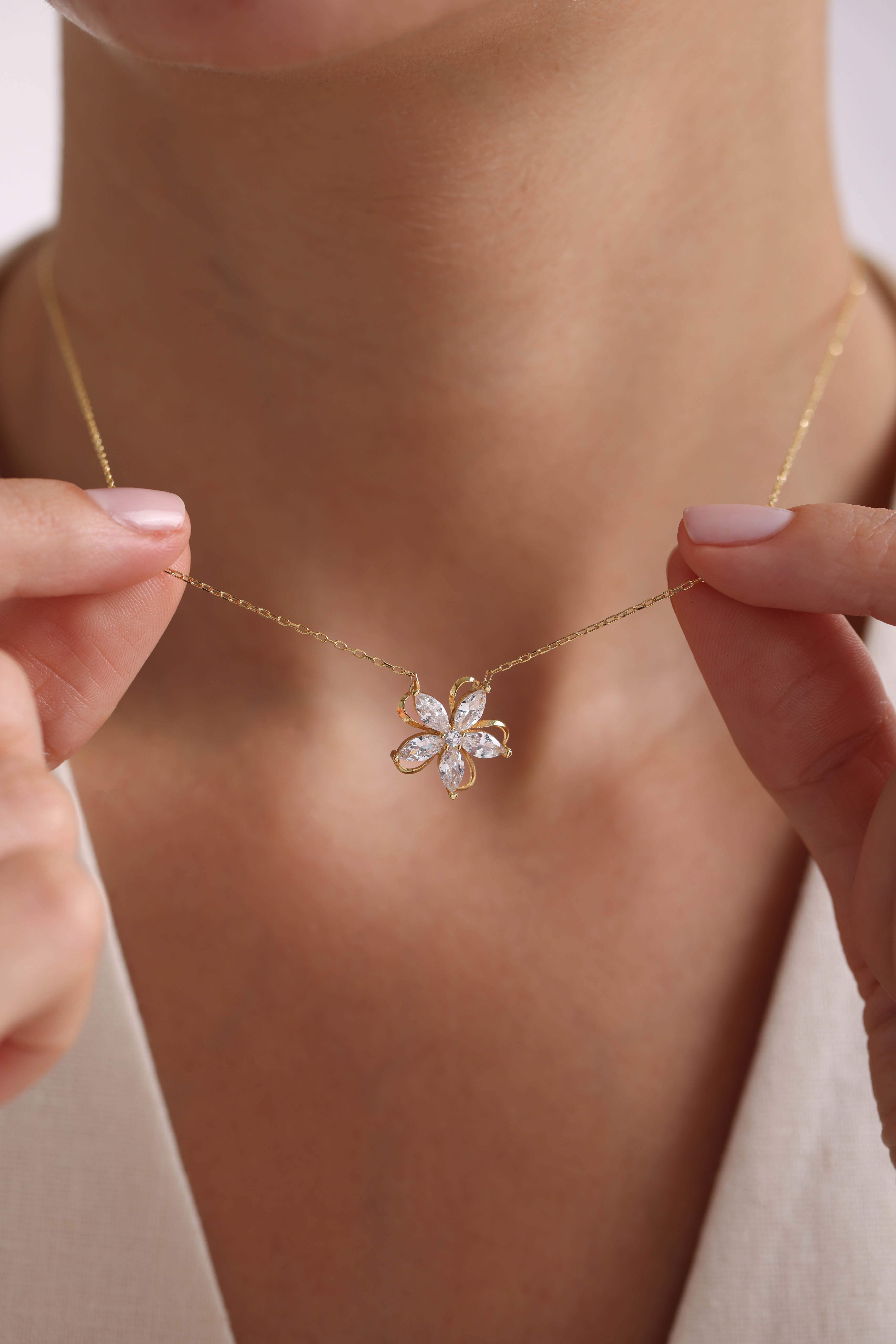 925 Ayar Gümüş Gold Kaplama Kamelya Çiçeği Model Kolye