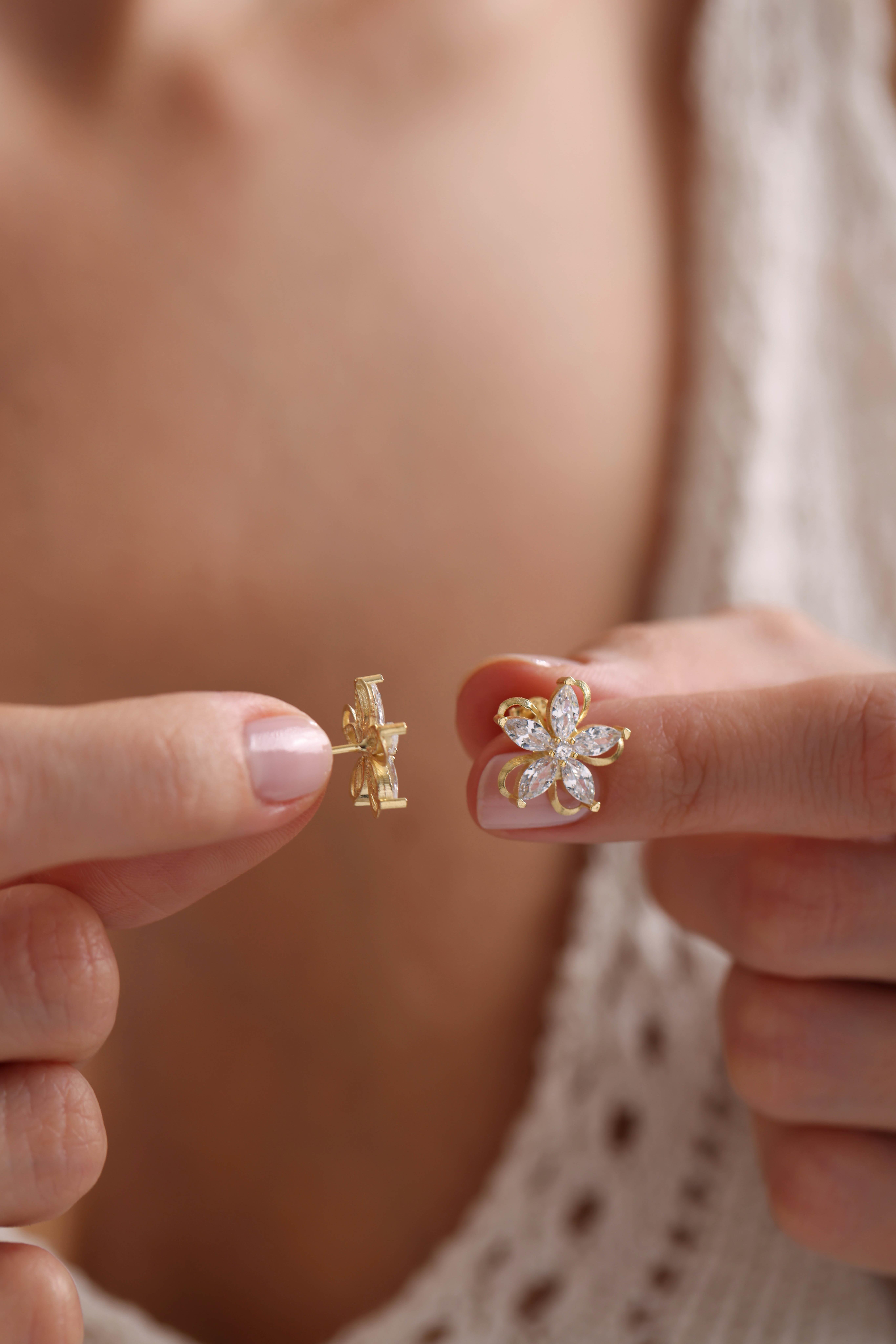 925 Ayar Gümüş Gold Kaplama Kamelya Çiçeği Model Küpe