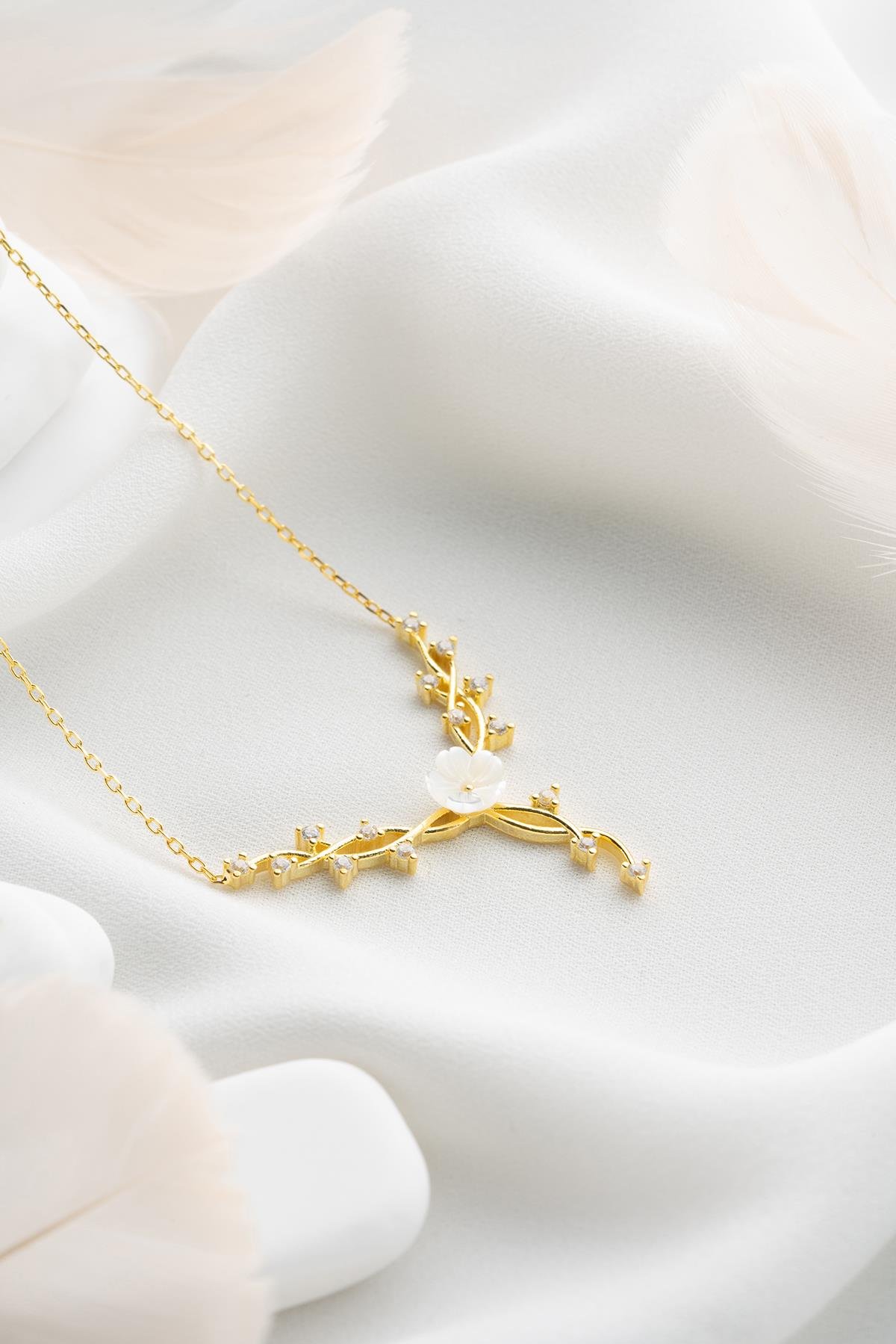 925 Ayar Gümüş Gold Kaplama Manolya Çiçeği Sarmaşık Model Kolye