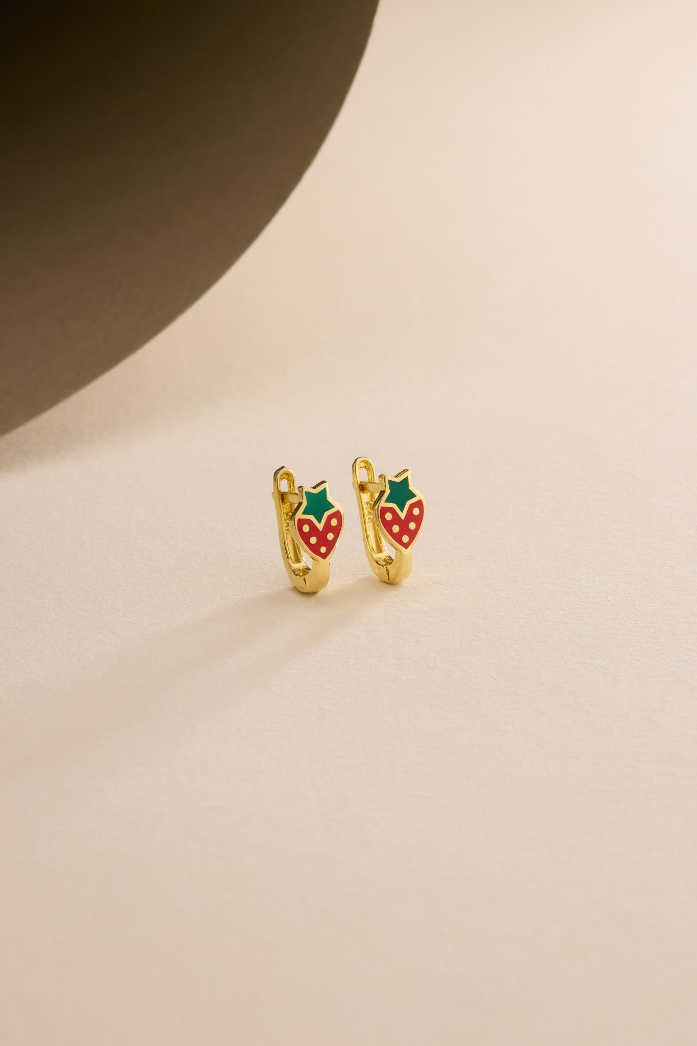 925 Ayar Gümüş Gold Kaplama Minik Çilek Model Çocuk Küpe