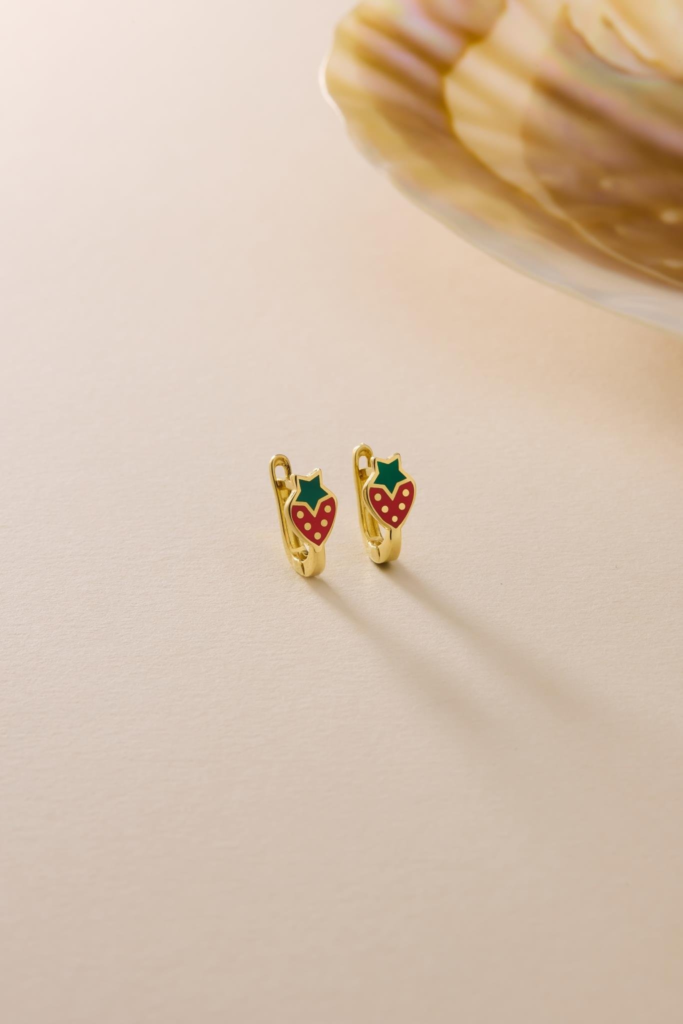 925 Ayar Gümüş Gold Kaplama Minik Çilek Model Çocuk Küpe