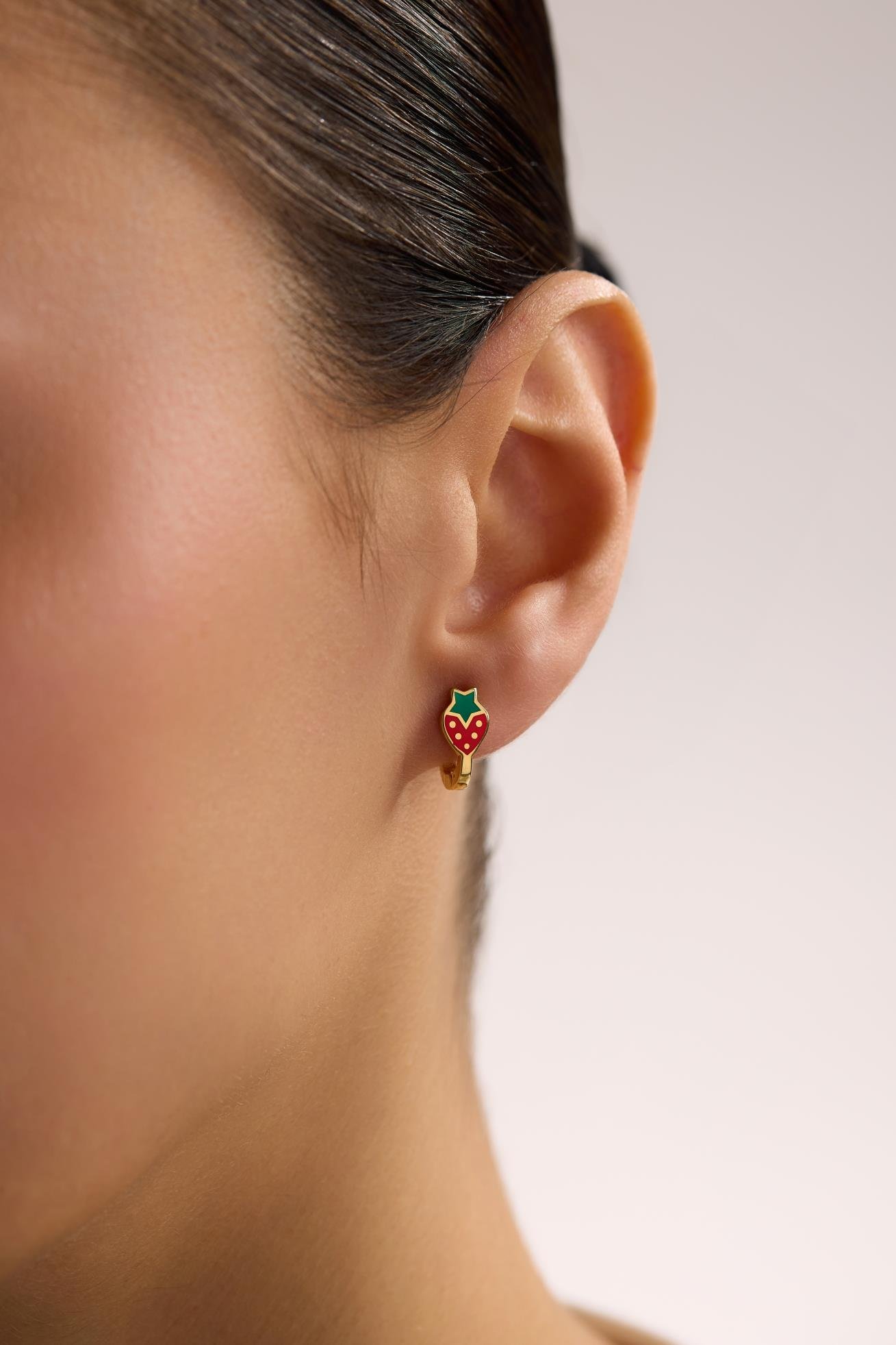 925 Ayar Gümüş Gold Kaplama Minik Çilek Model Çocuk Küpe