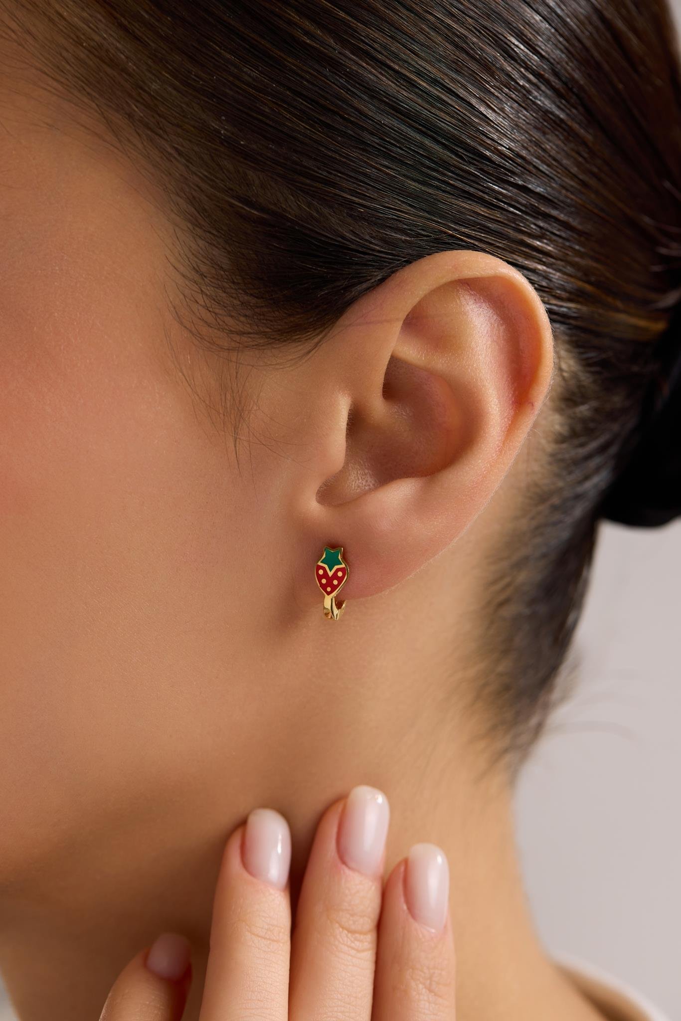 925 Ayar Gümüş Gold Kaplama Minik Çilek Model Çocuk Küpe