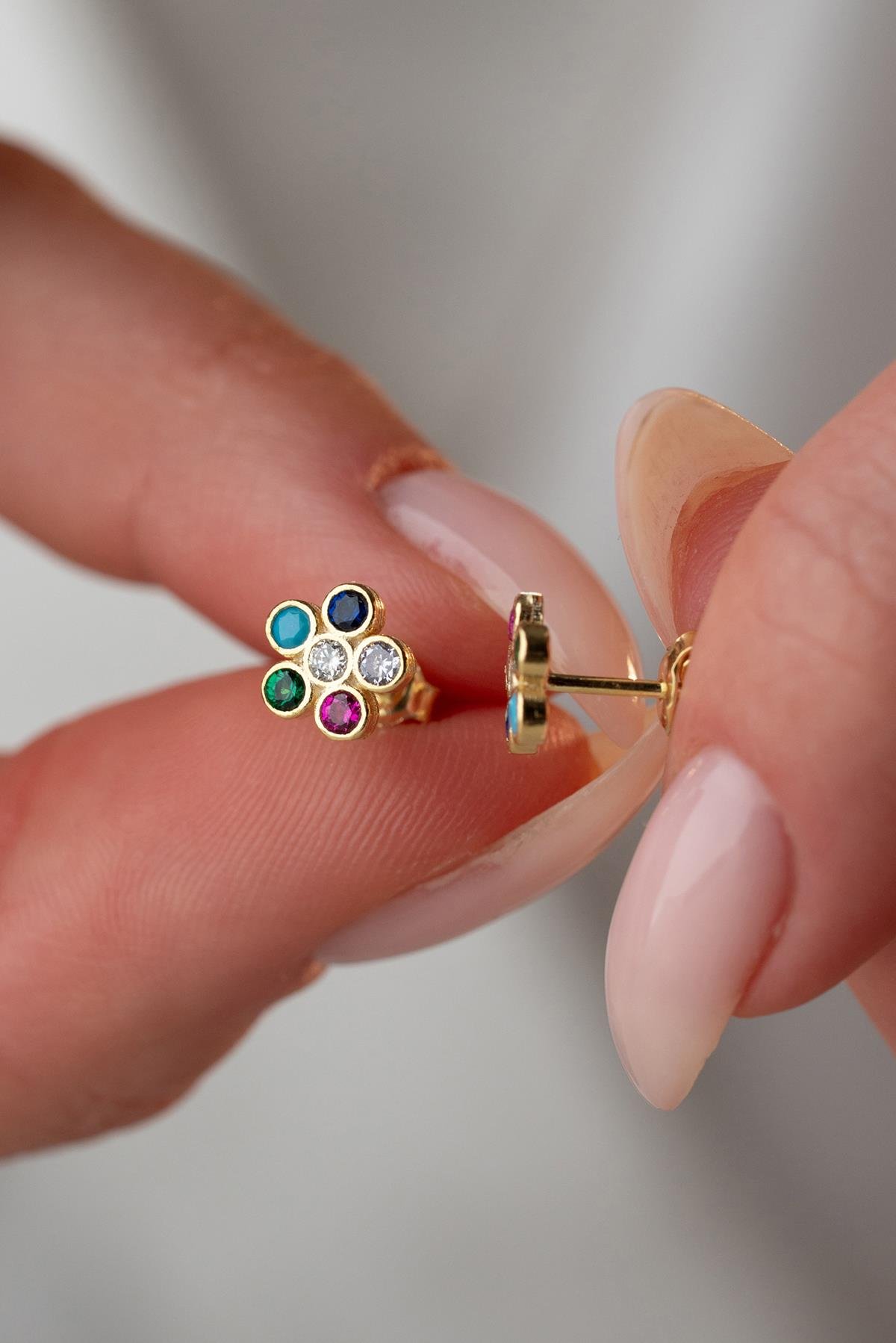 925 Ayar Gümüş Gold Kaplama Minik Mix Taşlı Kır Çiçeği Küpe