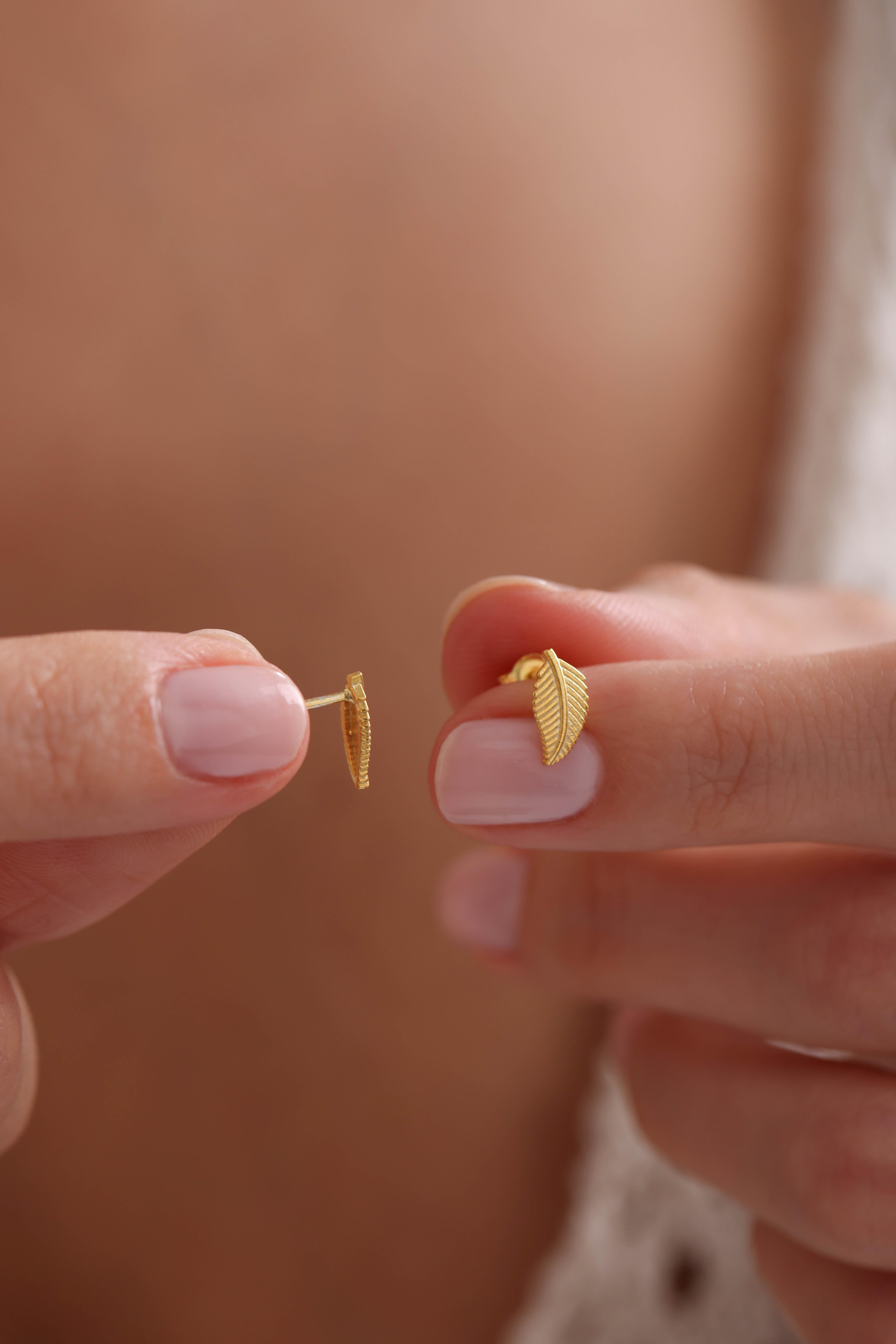 925 Ayar Gümüş Gold Kaplama Minik Yaprak Küpe