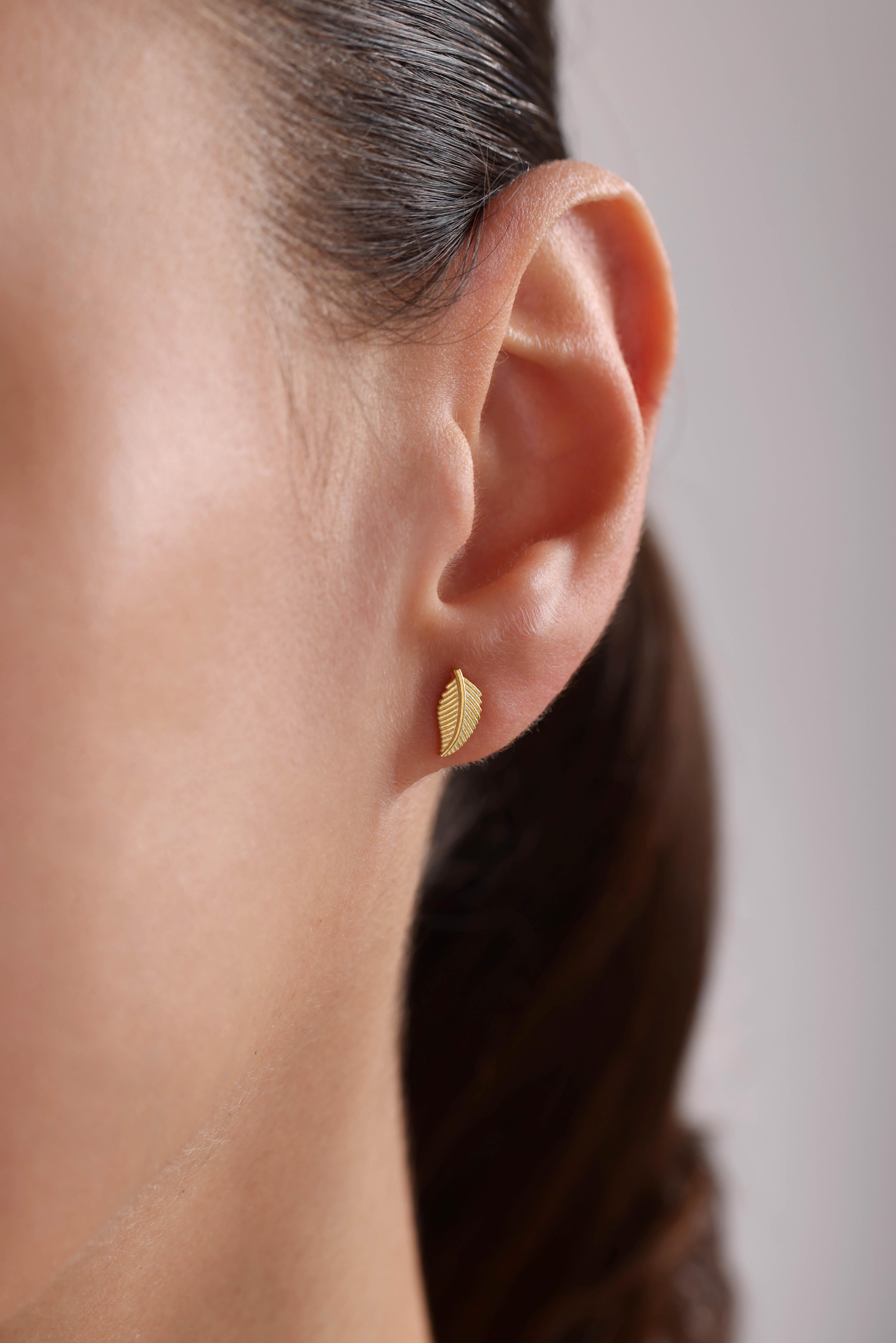 925 Ayar Gümüş Gold Kaplama Minik Yaprak Küpe