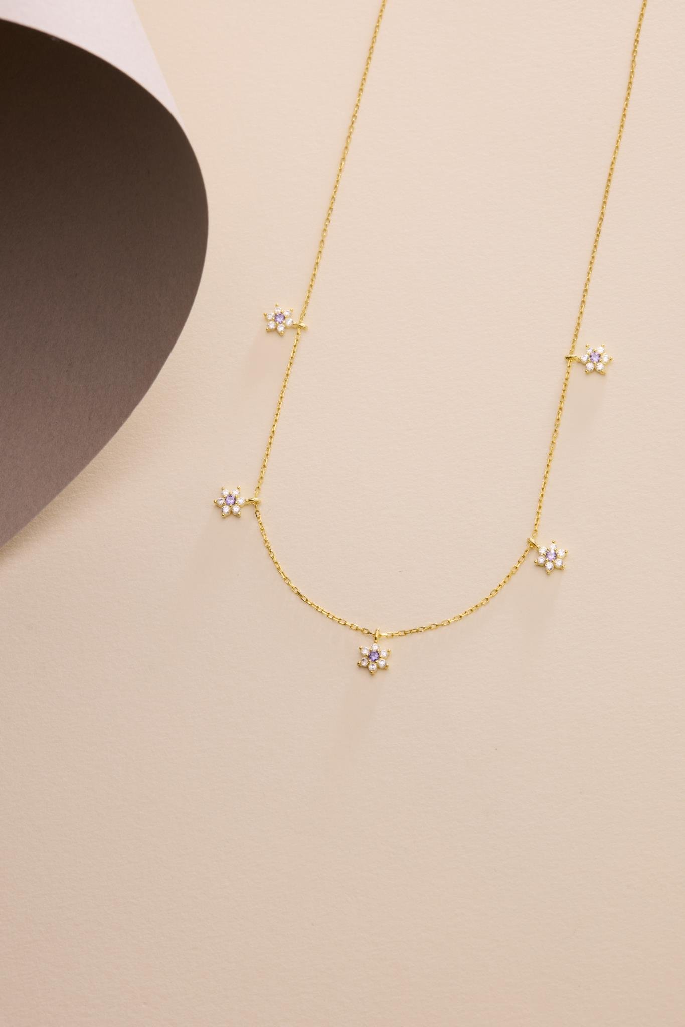 925 Ayar Gümüş Gold Kaplama Mor Taşlı Minimal Çiçek Şans Kolye