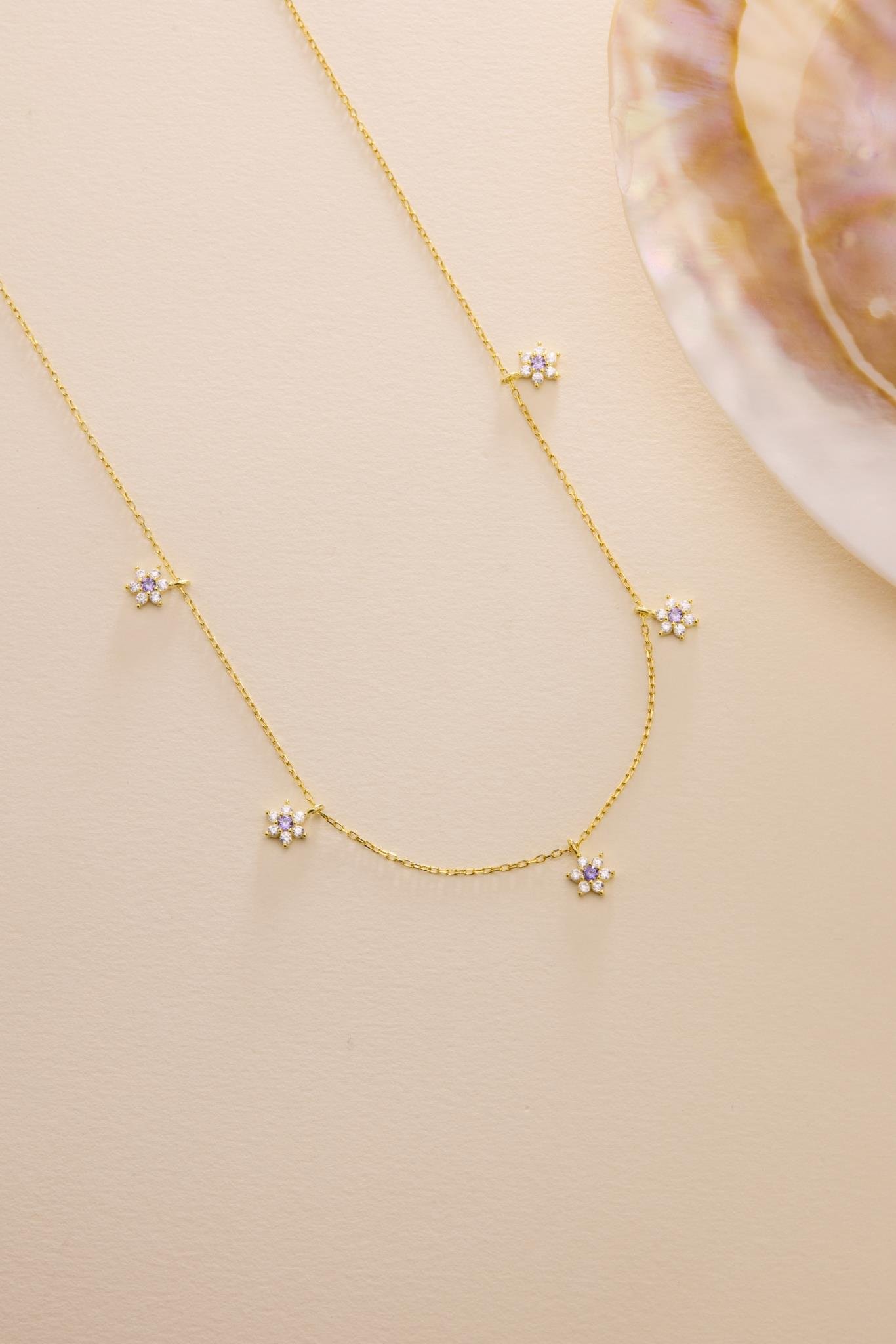 925 Ayar Gümüş Gold Kaplama Mor Taşlı Minimal Çiçek Şans Kolye