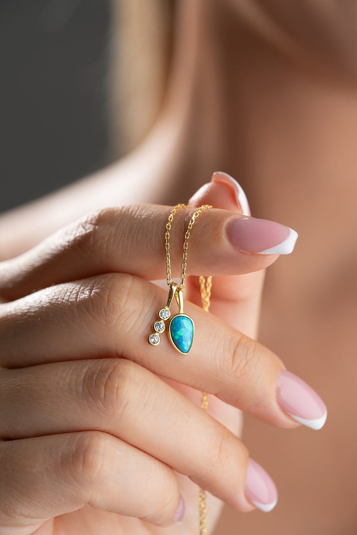925 Ayar Gümüş Gold Kaplama Opal Taşlı zirkon Taş Figürlü Kolye