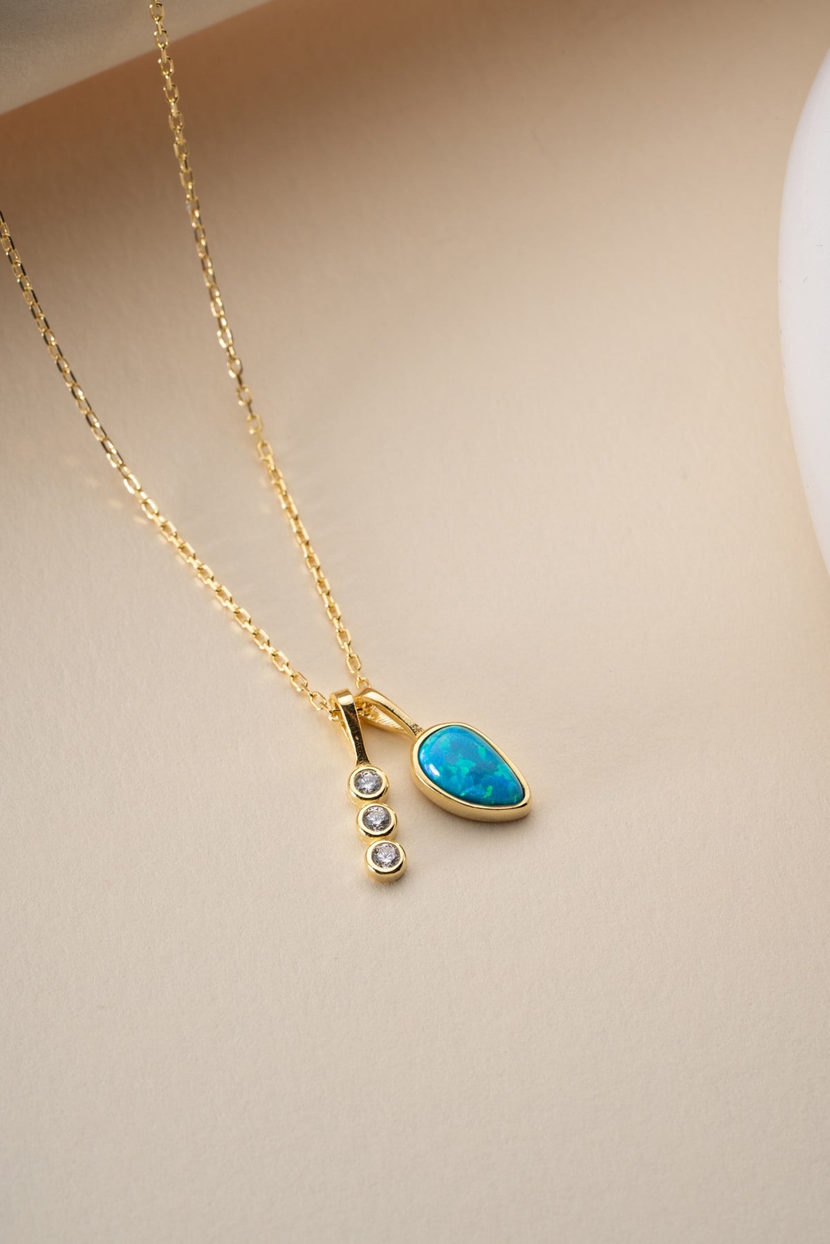 925 Ayar Gümüş Gold Kaplama Opal Taşlı zirkon Taş Figürlü Kolye