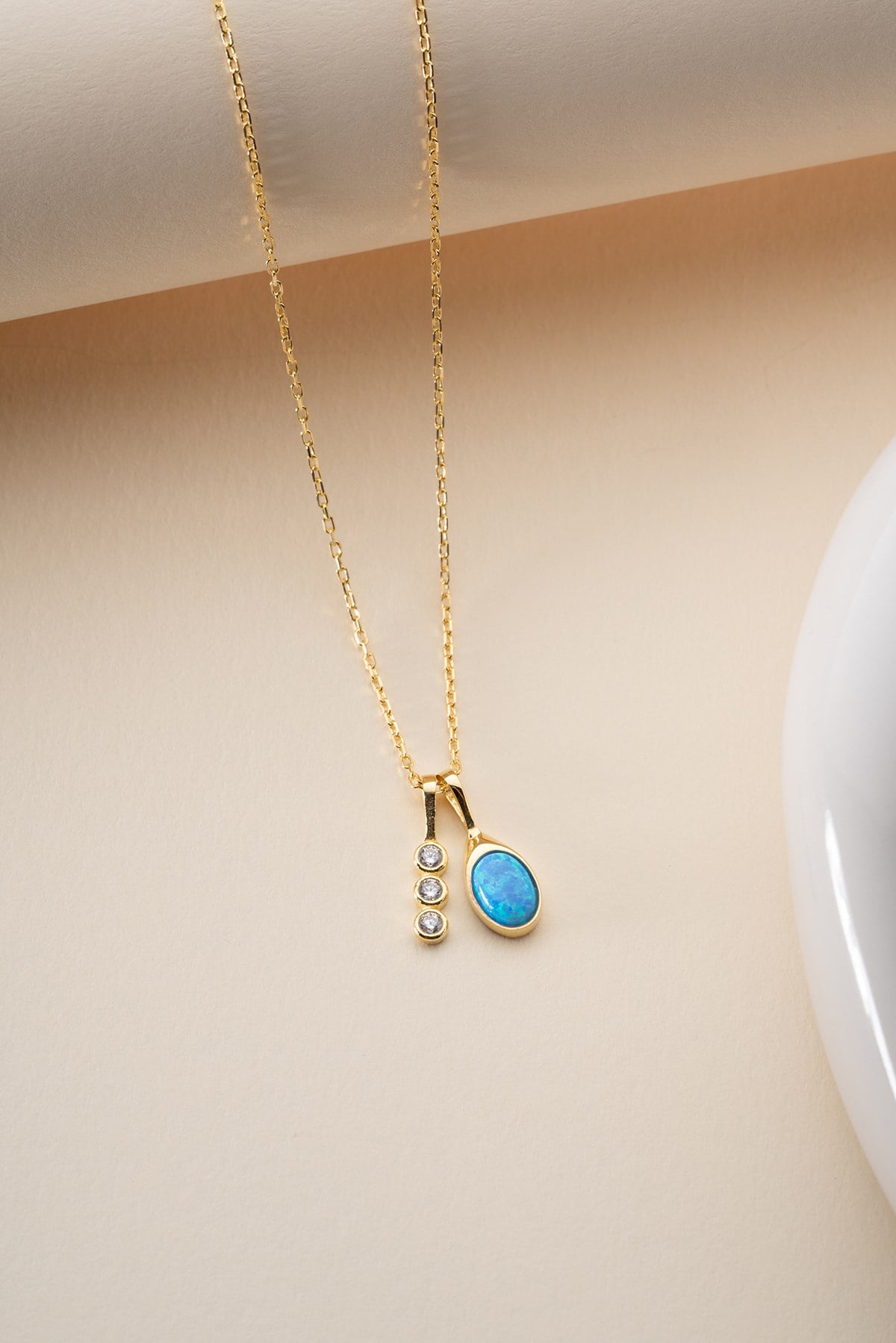 925 Ayar Gümüş Gold Kaplama Oval Opal Taşlı Zirkon Taş Figürlü Kolye