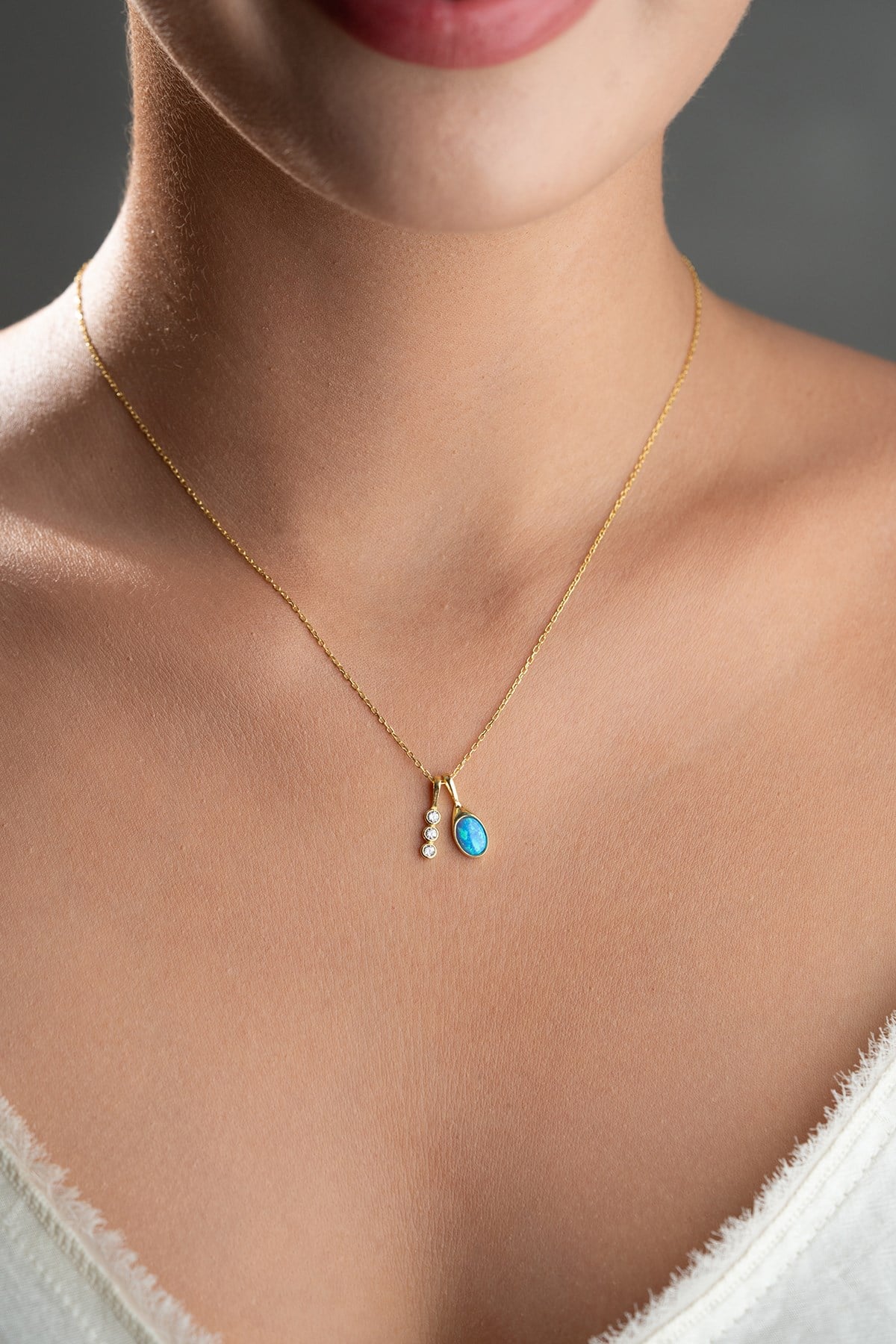 925 Ayar Gümüş Gold Kaplama Oval Opal Taşlı Zirkon Taş Figürlü Kolye