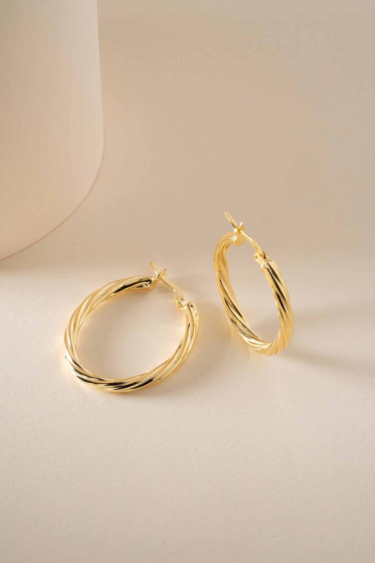 925 Ayar Gümüş Gold Kaplama Oval Tasarım Şarnel Halka Küpe