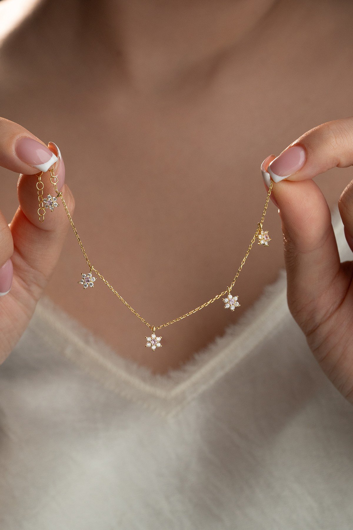 925 Ayar Gümüş Gold Kaplama Pembe Taşlı Minimal Çiçek Şans Bileklik