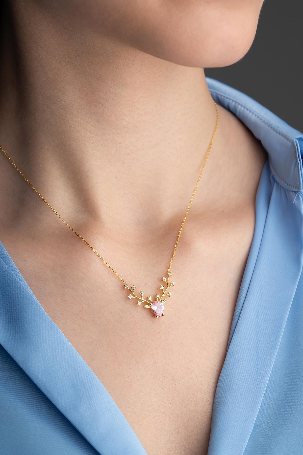 925 Ayar Gümüş Gold Kaplama Pembe Taşlı Ren Geyiği Model Kolye