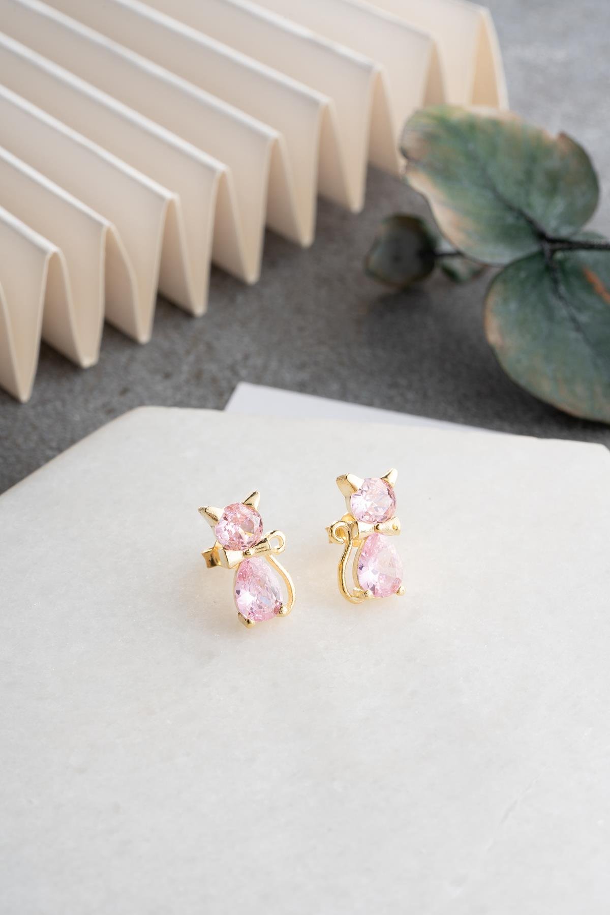 925 Ayar Gümüş Gold Kaplama Pembe Zirkon Taşlı Kedi Küpe