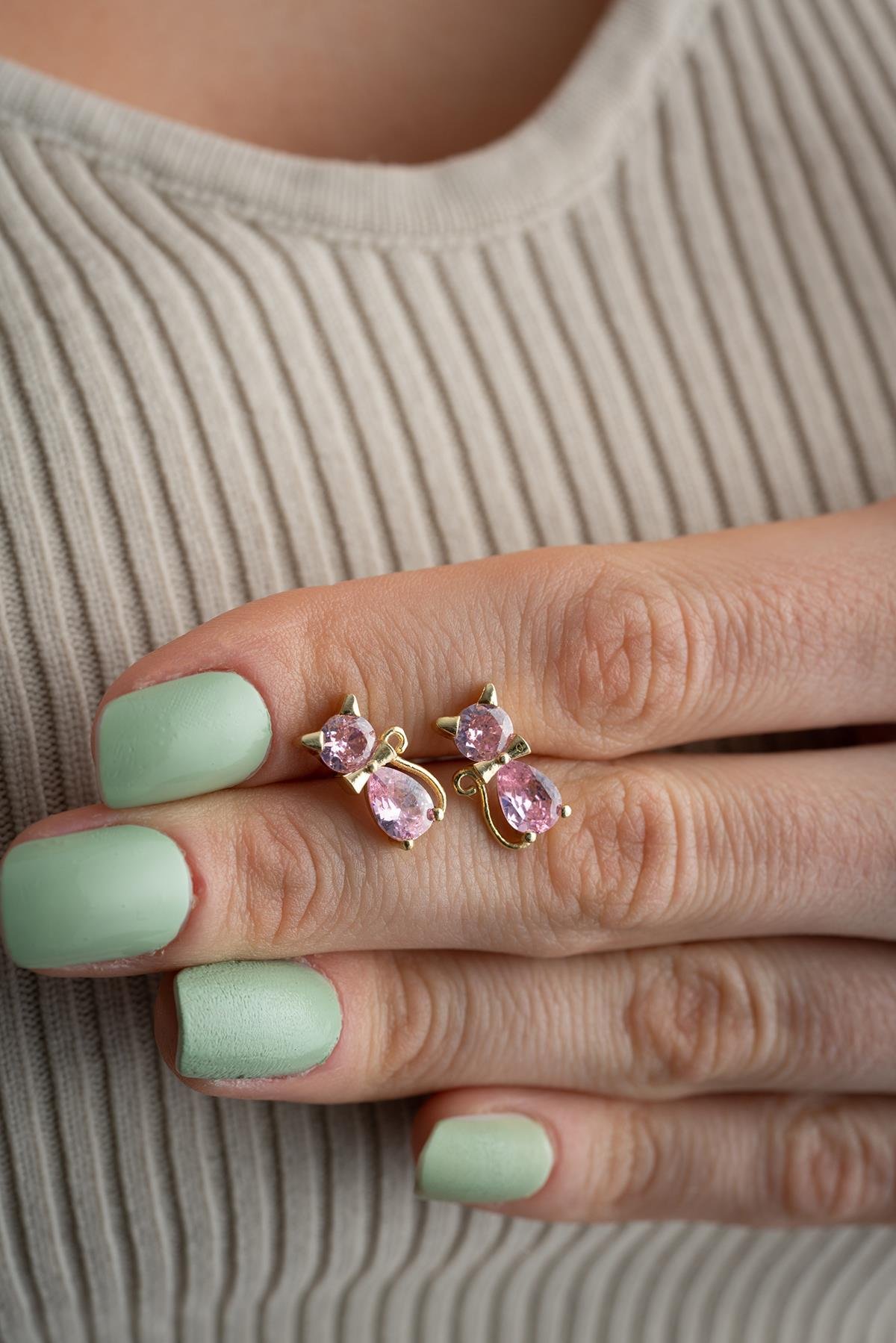 925 Ayar Gümüş Gold Kaplama Pembe Zirkon Taşlı Kedi Küpe