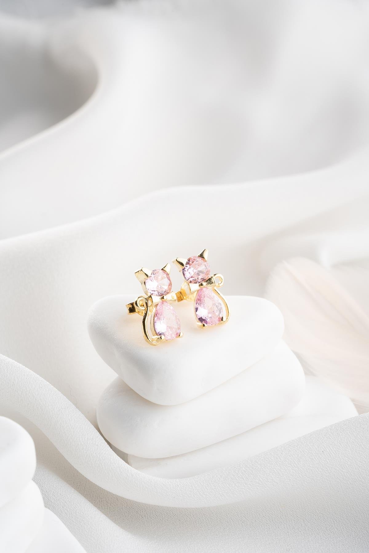 925 Ayar Gümüş Gold Kaplama Pembe Zirkon Taşlı Kedi Küpe