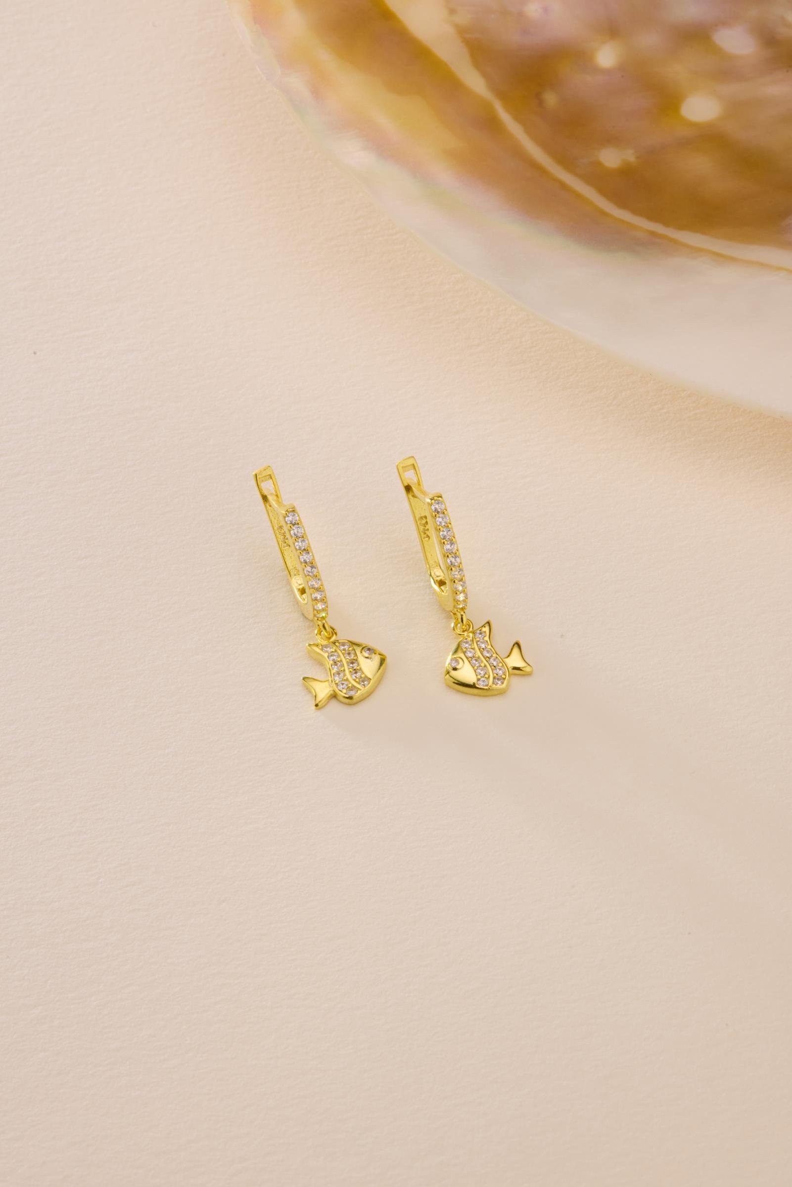 925 Ayar Gümüş Gold Kaplama Sallantılı U Model Balık Küpe