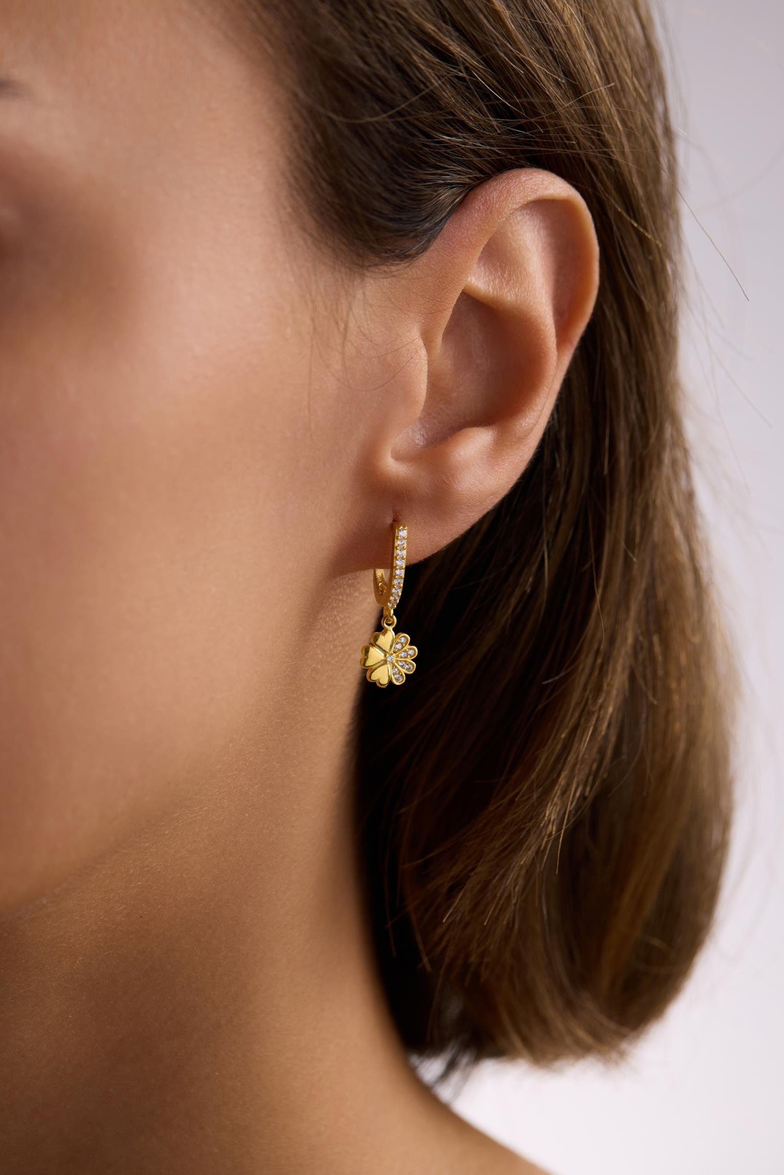 925 Ayar Gümüş Gold Kaplama Sallantılı U Model Çiçek Küpe