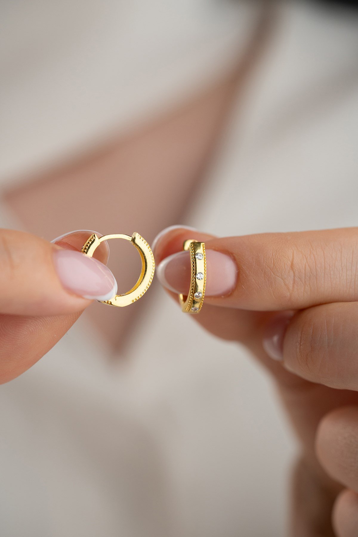 925 Ayar Gümüş Gold Kaplama Sıralı Zirkon Taşlı 15 mm Halka Küpe