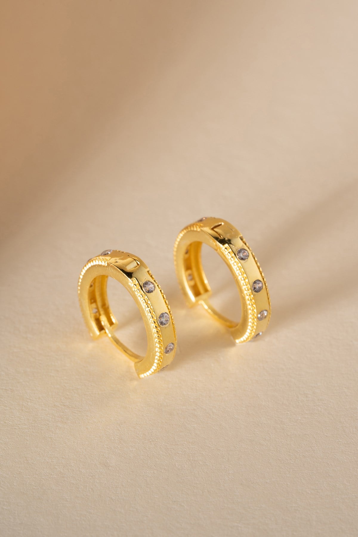 925 Ayar Gümüş Gold Kaplama Sıralı Zirkon Taşlı 15 mm Halka Küpe