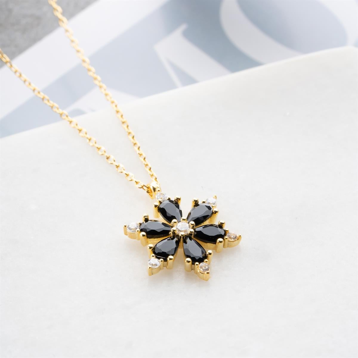 925 Ayar Gümüş Gold Kaplama Siyah Taşlı Lotus Kamelya Çiçeği Kolye