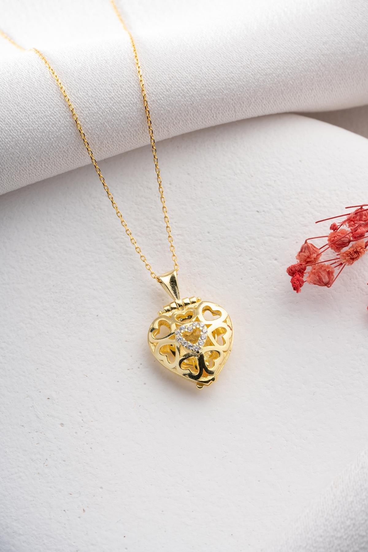 925 Ayar Gümüş Gold Kaplama Tektaş Yüzük Detay Açılabilir Kalp Model Kolye