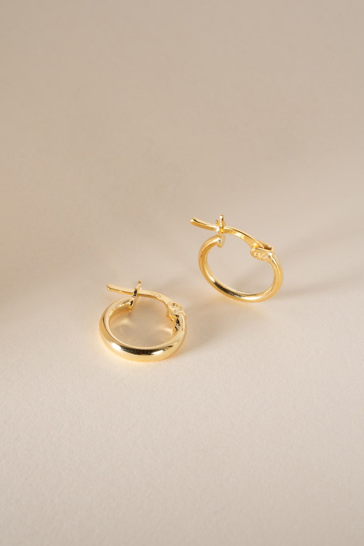 925 Ayar Gümüş Gold Kaplama Yuvarlak Minimal 15 mm Şarnel Halka Küpe