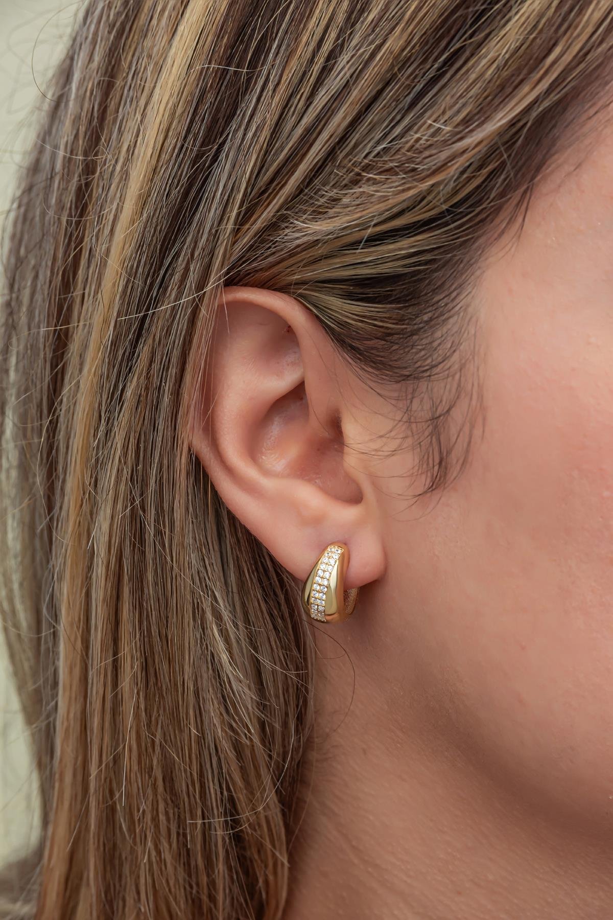 925 Ayar Gümüş Gold Kaplama Zirkon Taşlı Tombul Halka Küpe