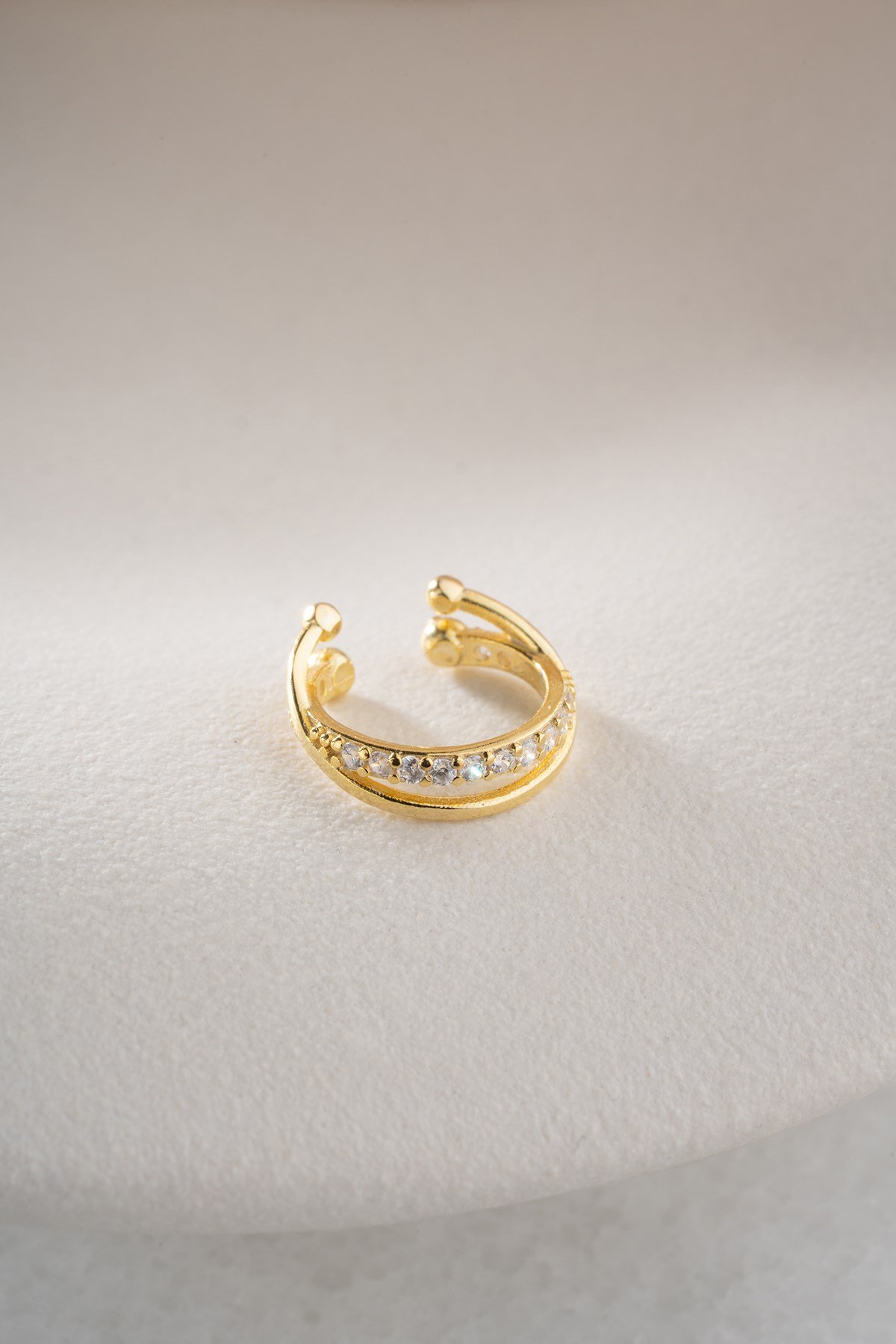 925 Ayar Gümüş Gold Kaplama Zirkon Taşlı Çapraz Model Kıkırdak Küpe