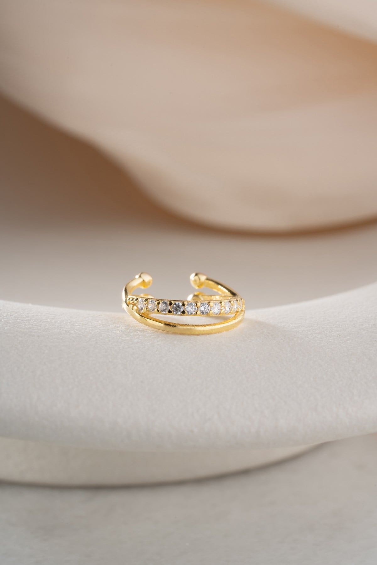 925 Ayar Gümüş Gold Kaplama Zirkon Taşlı Çapraz Model Kıkırdak Küpe