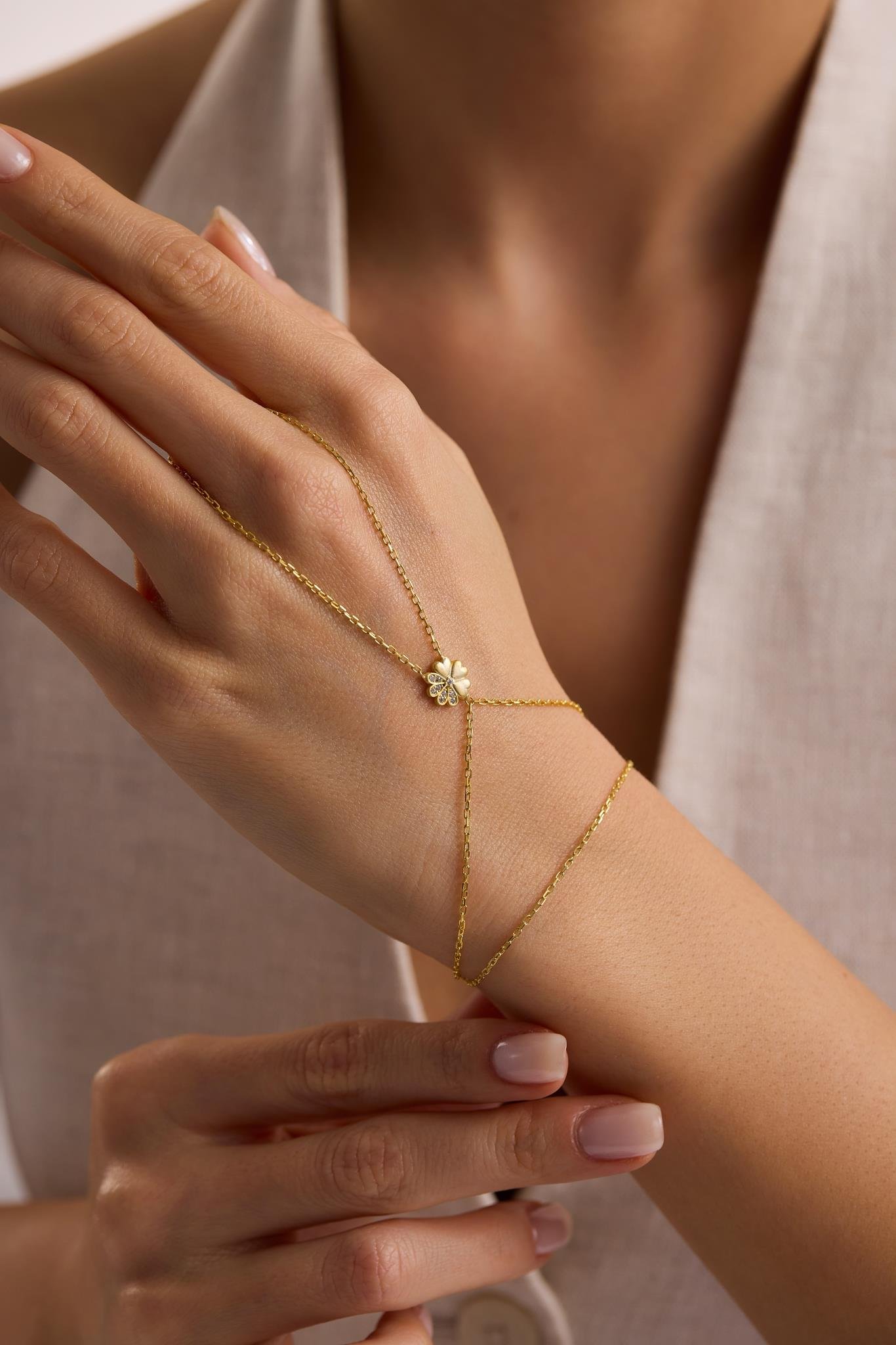 925 Ayar Gümüş Gold Kaplama Zirkon Taşlı Yonca Şahmeran Bileklik 