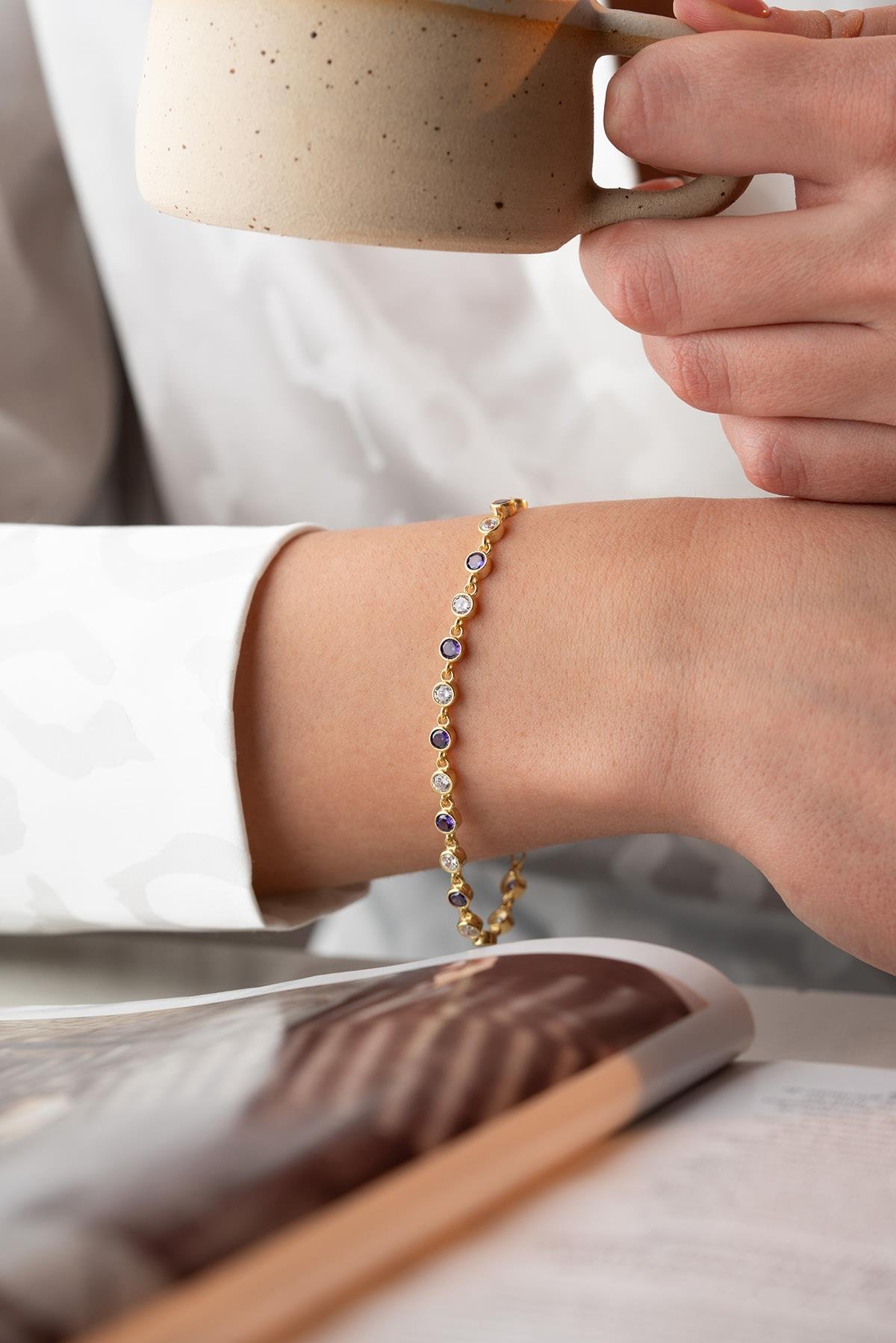 925 Ayar Gümüş Gold Mor Taşlı Yuvarlak Tasarım Bileklik