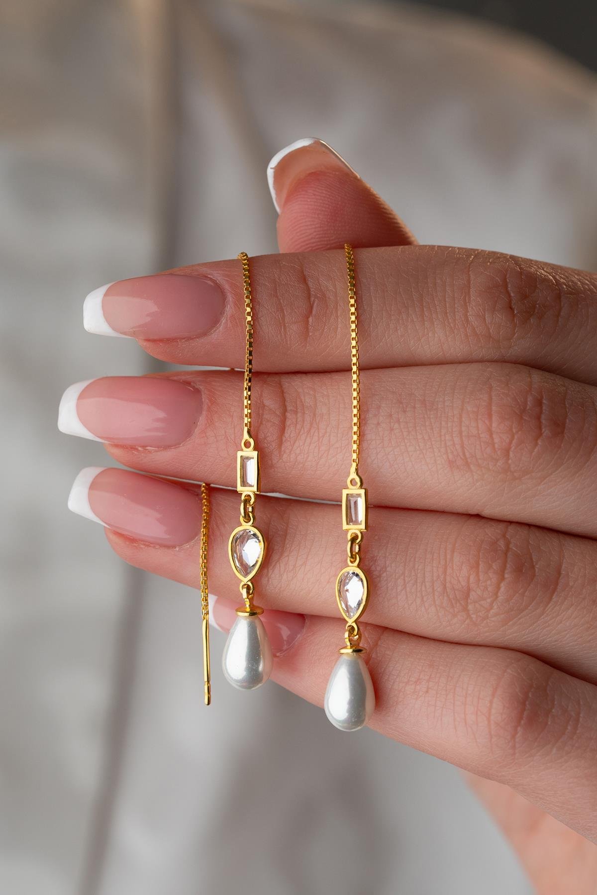 925 Ayar Gümüş Gold Sallantılı İncili 2 Element Zincir Küpe