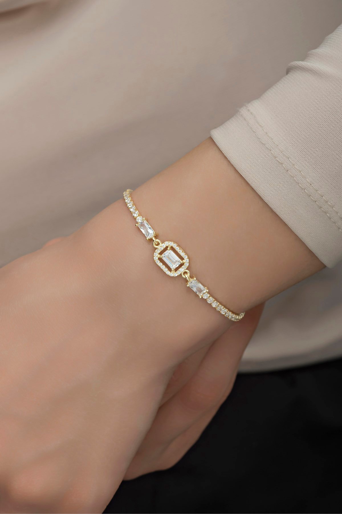 925 Ayar Gümüş Gold Suyolu Baget Taşlı Tektaş Bileklik