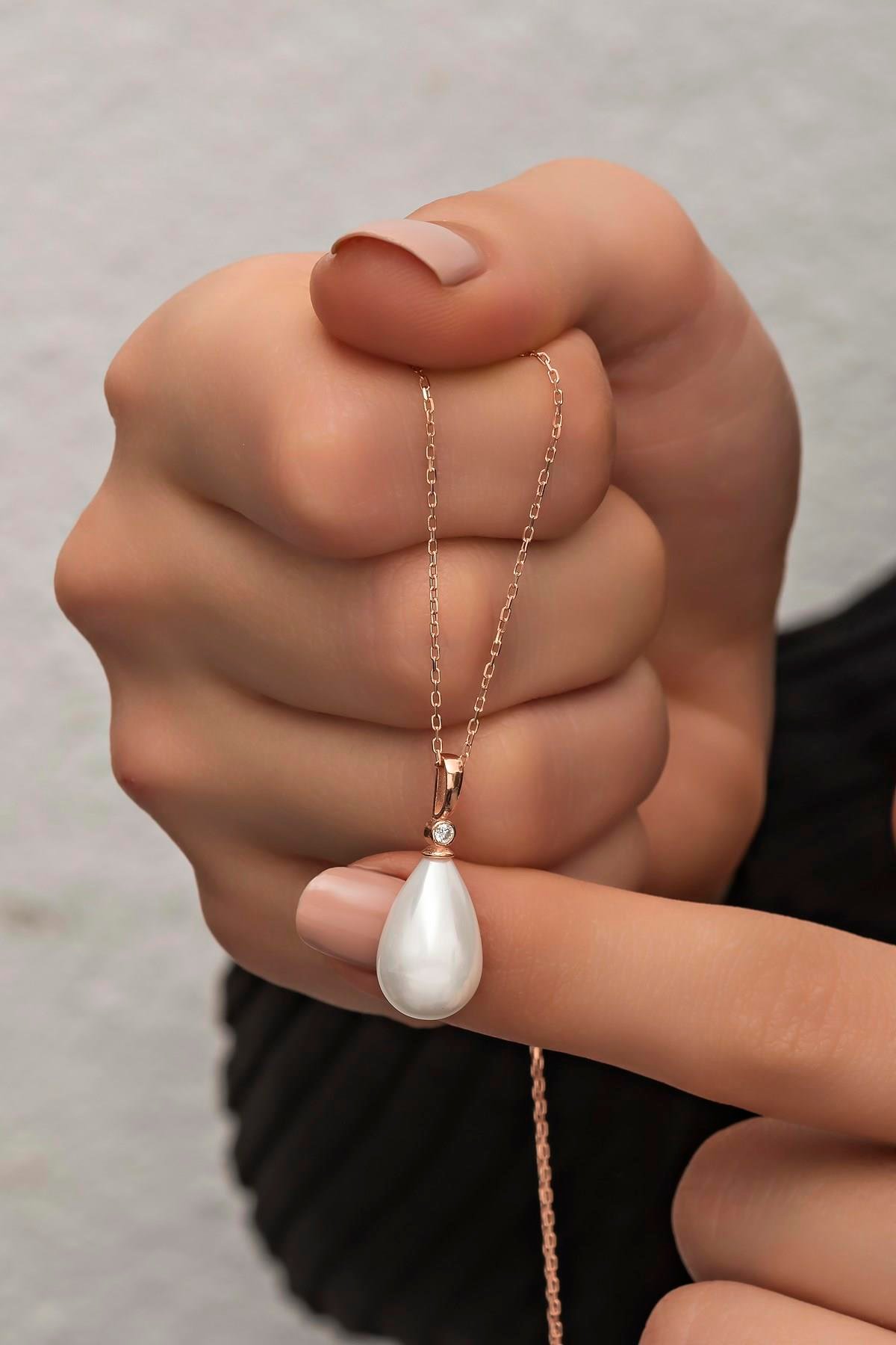 925 Ayar Gümüş Işıklı Kutuda Damla Model Beyaz Barok İnci Kolye