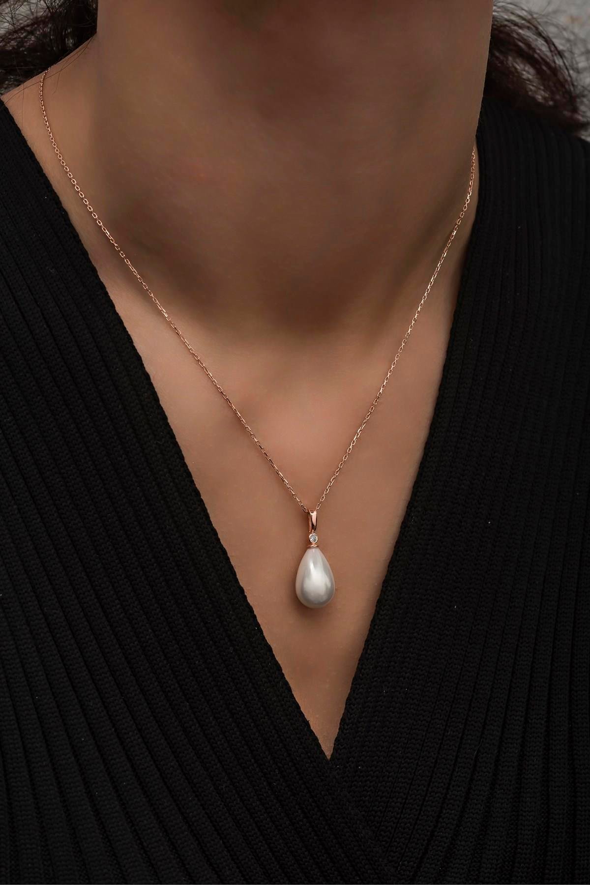 925 Ayar Gümüş Işıklı Kutuda Damla Model Beyaz Barok İnci Kolye