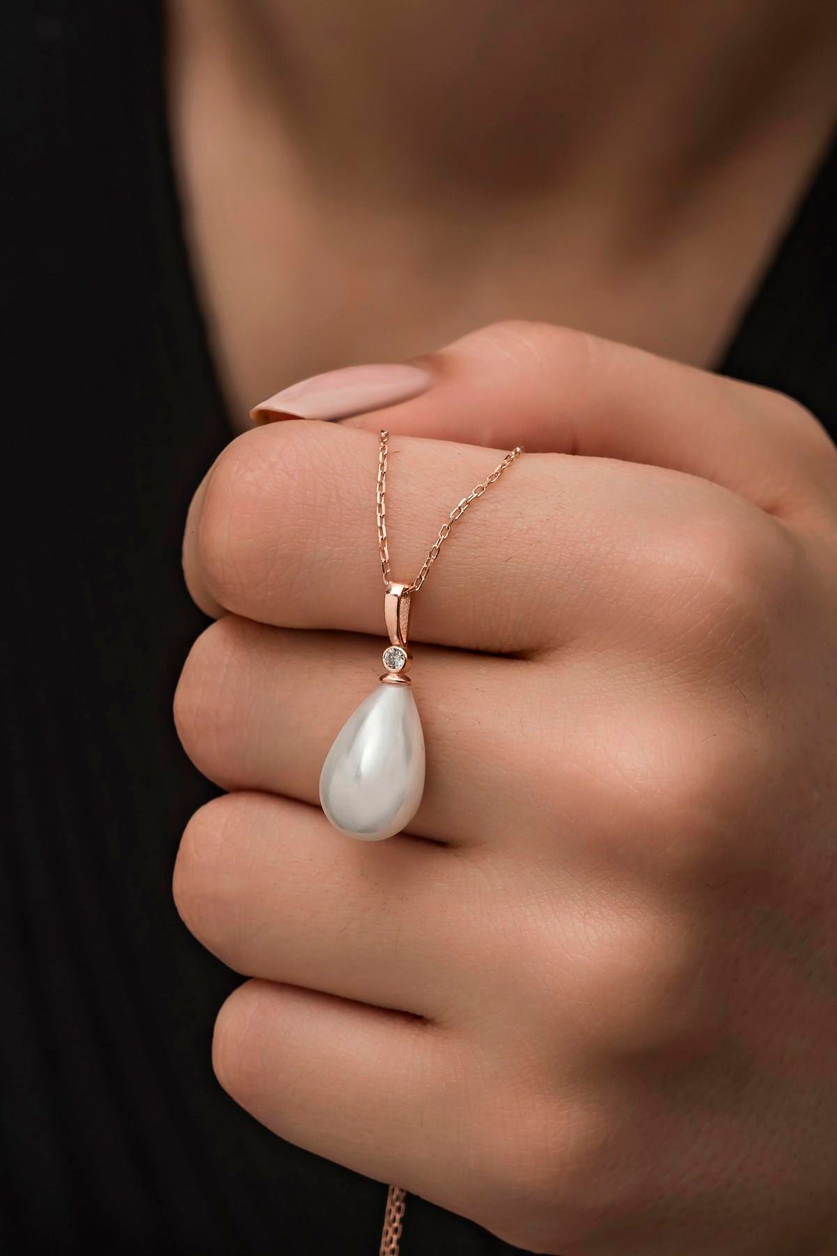 925 Ayar Gümüş Işıklı Kutuda Damla Model Beyaz Barok İnci Kolye