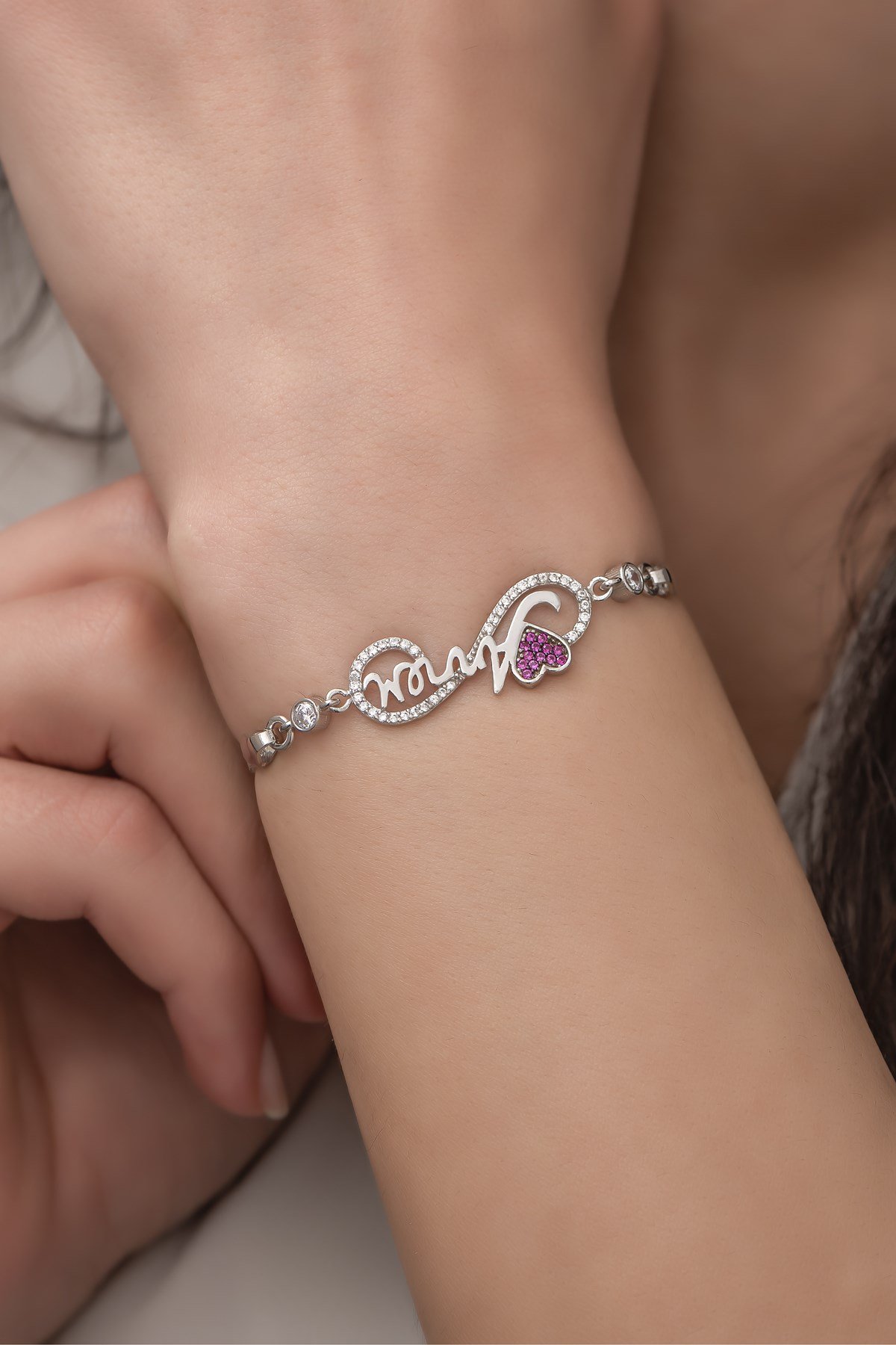 925 Ayar Gümüş Kalpli Annem Bileklik