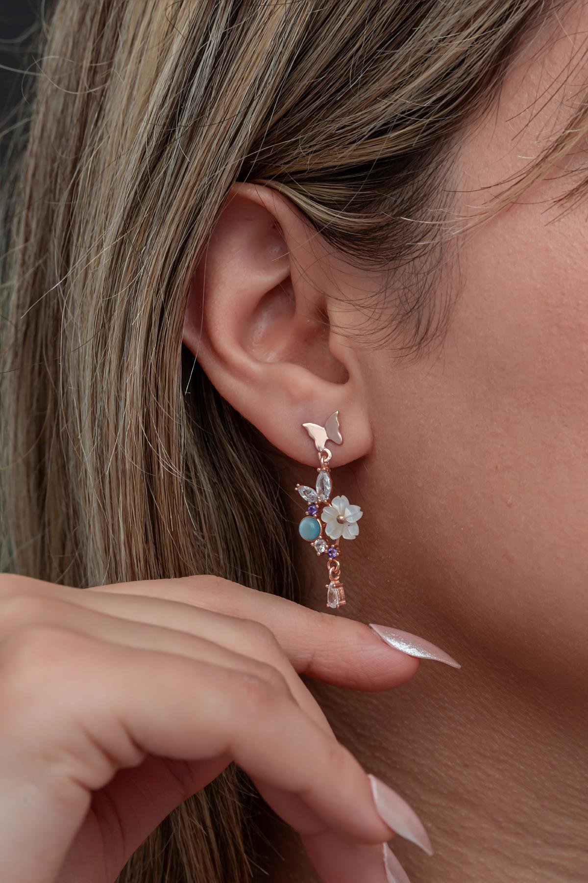 925 Ayar Gümüş Kelebekli Mavi Taşlı Manolya Çiçeği Küpe