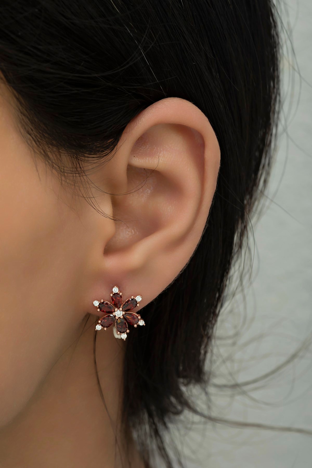 925 Ayar Gümüş Kırmızı Taşlı Çiçek Küpe