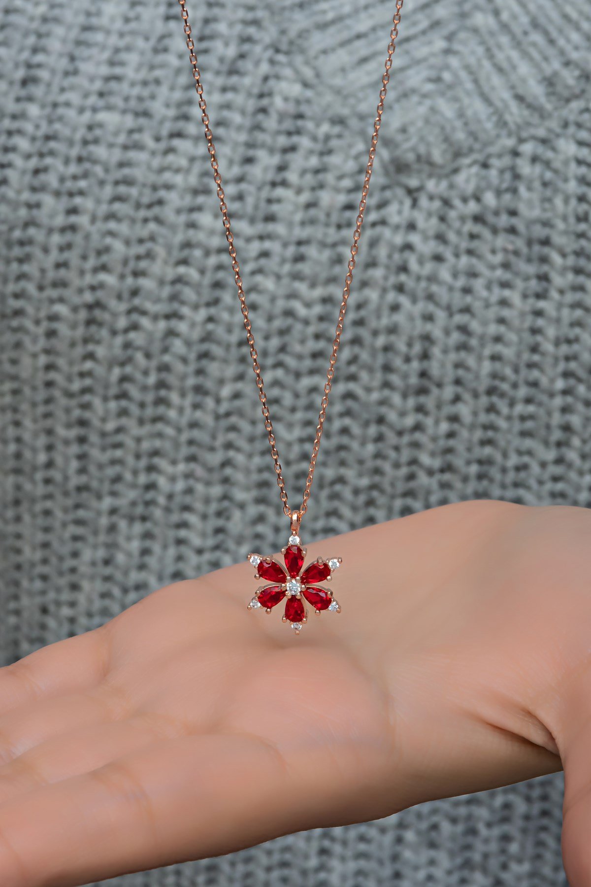 925 Ayar Gümüş Kırmızı Taşlı Lotus Kamelya Çiçeği Kolye