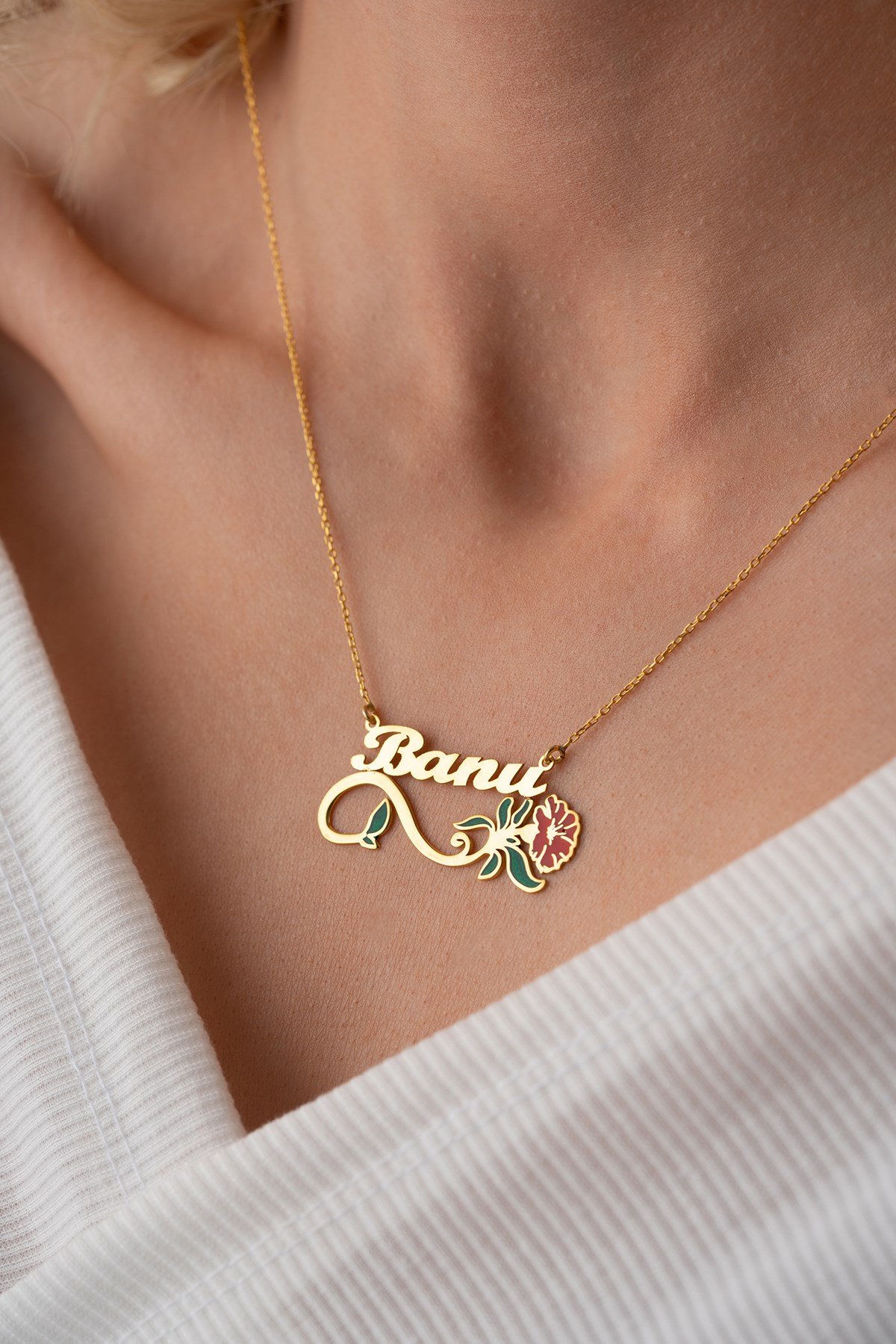 925 Ayar Gümüş Kişiye Özel İsimli Gül Detaylı Kolye