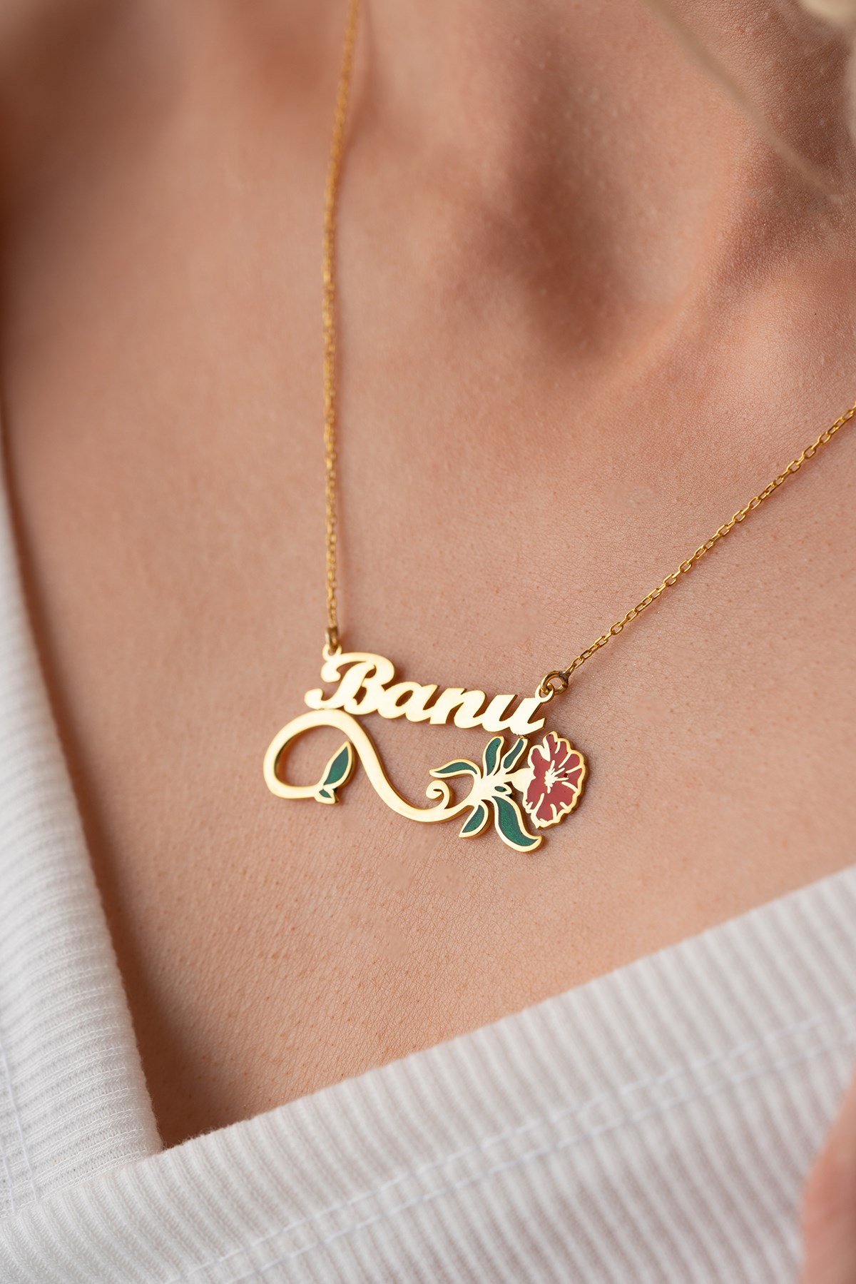 925 Ayar Gümüş Kişiye Özel İsimli Gül Detaylı Kolye