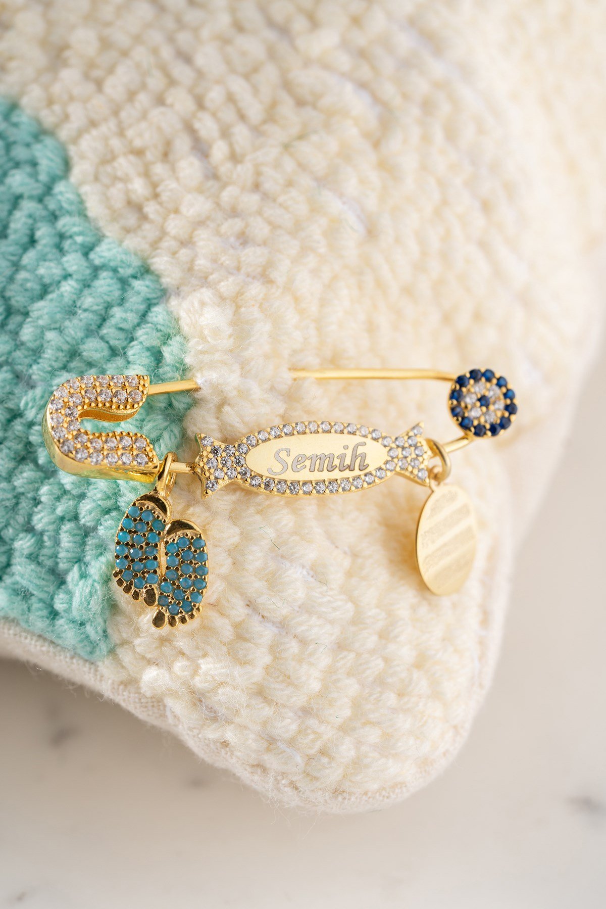 925 Ayar Gümüş Kişiye Özel Mavi Ayak Ayetel Kürsi İsimli Bebek İğnesi