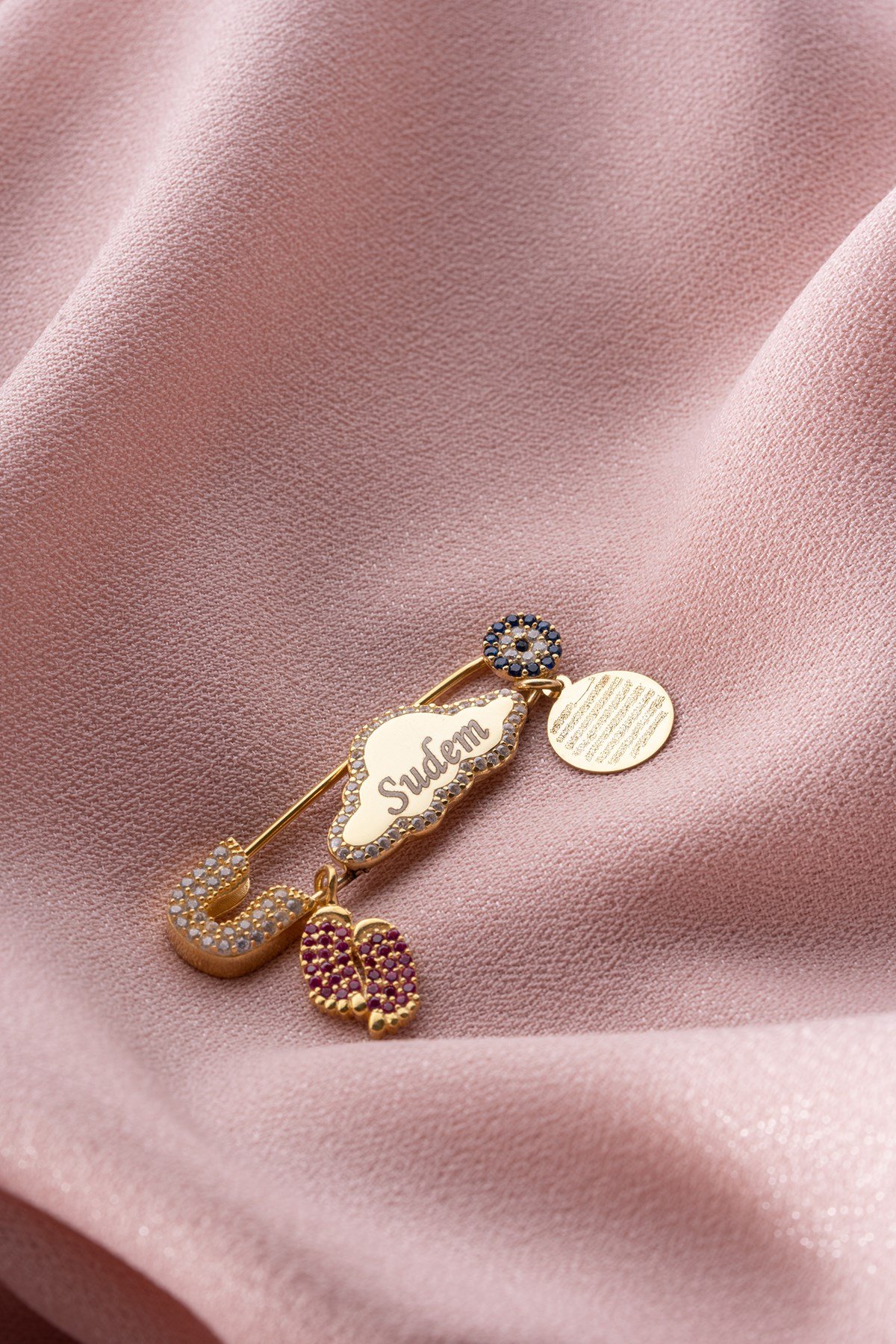 925 Ayar Gümüş Kişiye Özel Pembe Ayak Ayetel Kürsi İsimli Bebek İğnesi