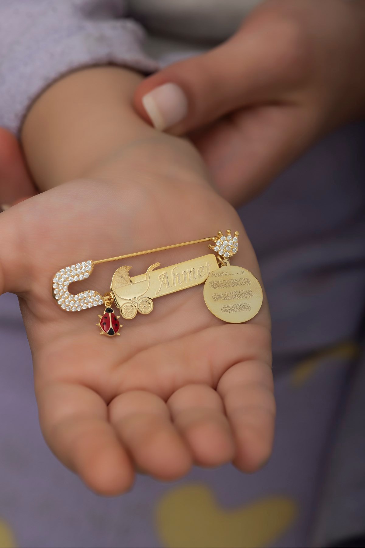 925 Ayar Gümüş Kişiye Özel Uğur Böceği Kral Tacı İsimli Çengelli İğne