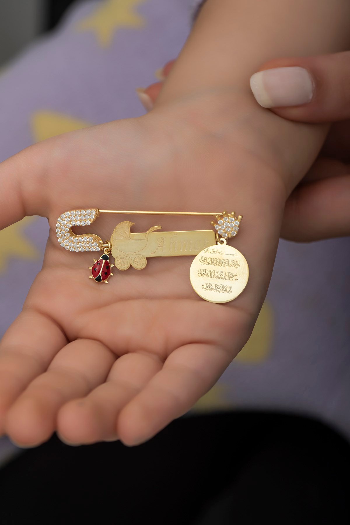 925 Ayar Gümüş Kişiye Özel Uğur Böceği Kral Tacı İsimli Çengelli İğne