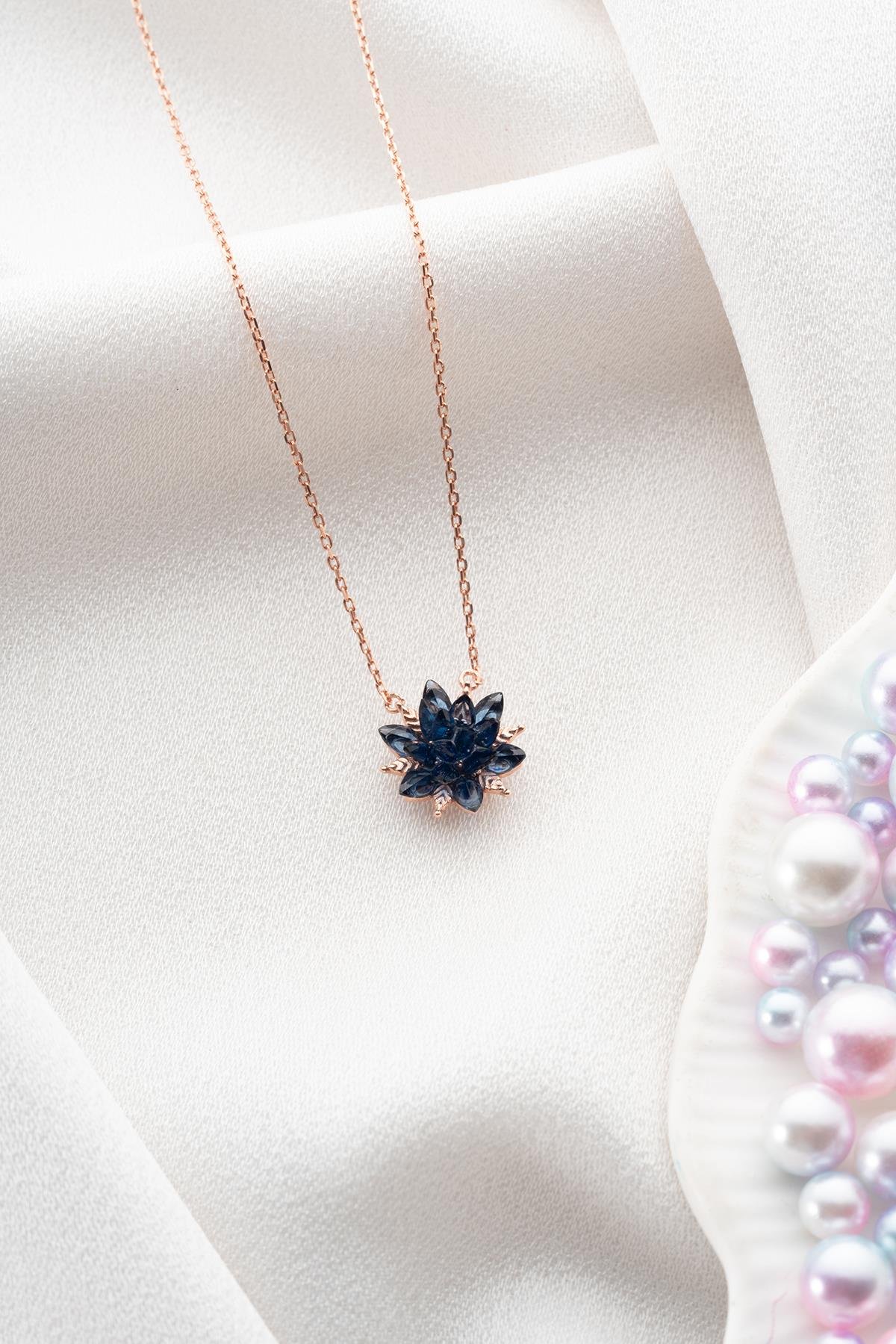 925 Ayar Gümüş Lacivert Taşlı Lotus Çiçeği Kolye